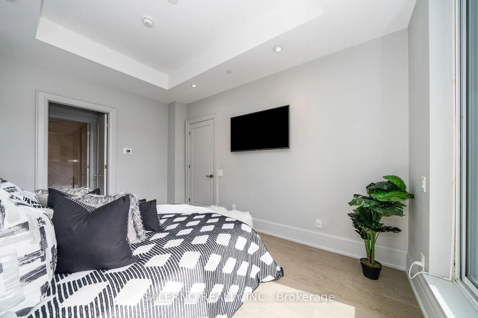 181 Davenport Road, #201