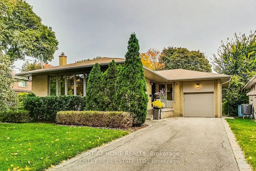 22 Howard Drive, #Main floor