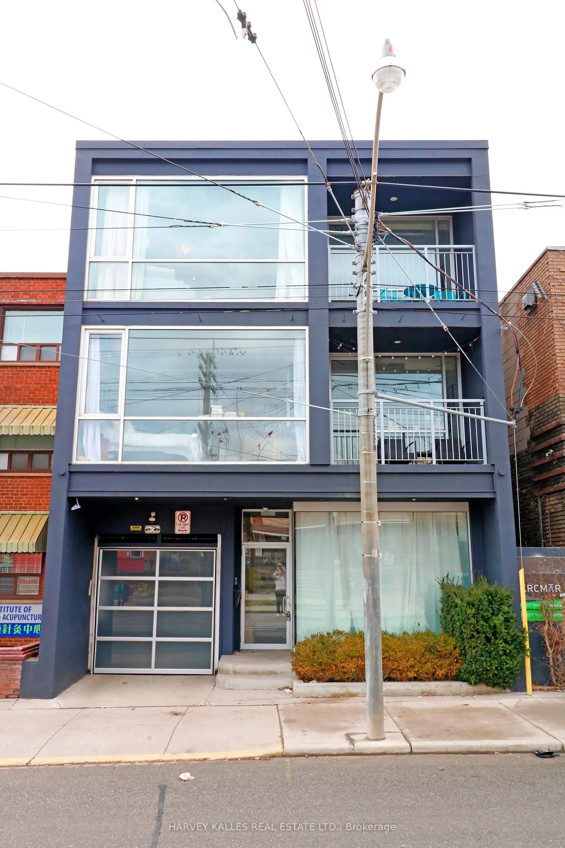 214 Bathurst Street, #PH 3B