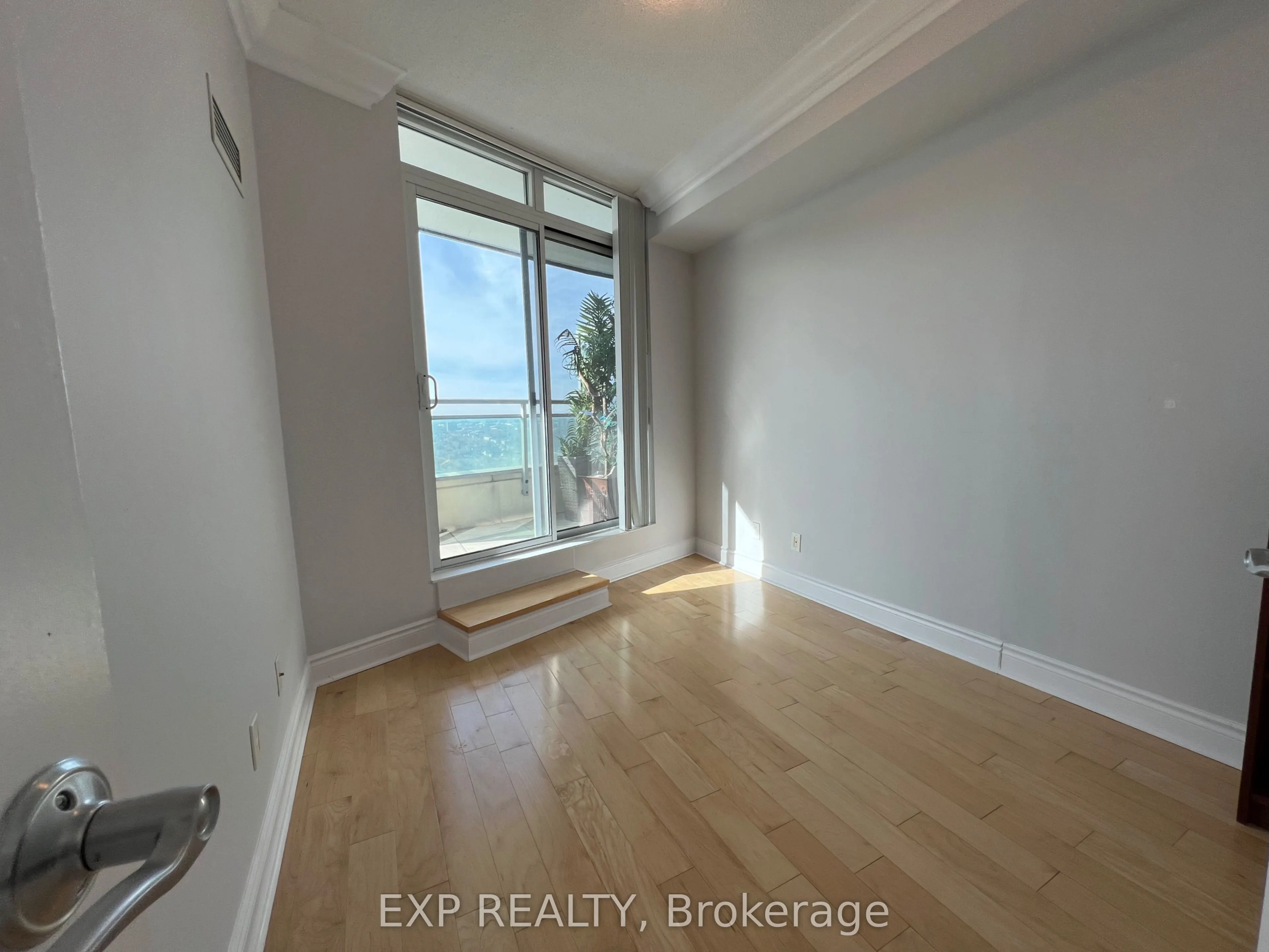 60 Byng Avenue, #LPH06