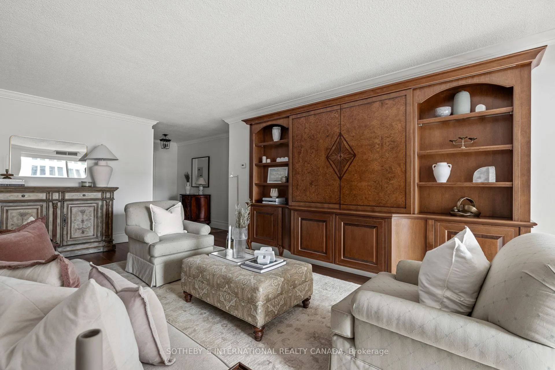 62 Wellesley Street W, #505