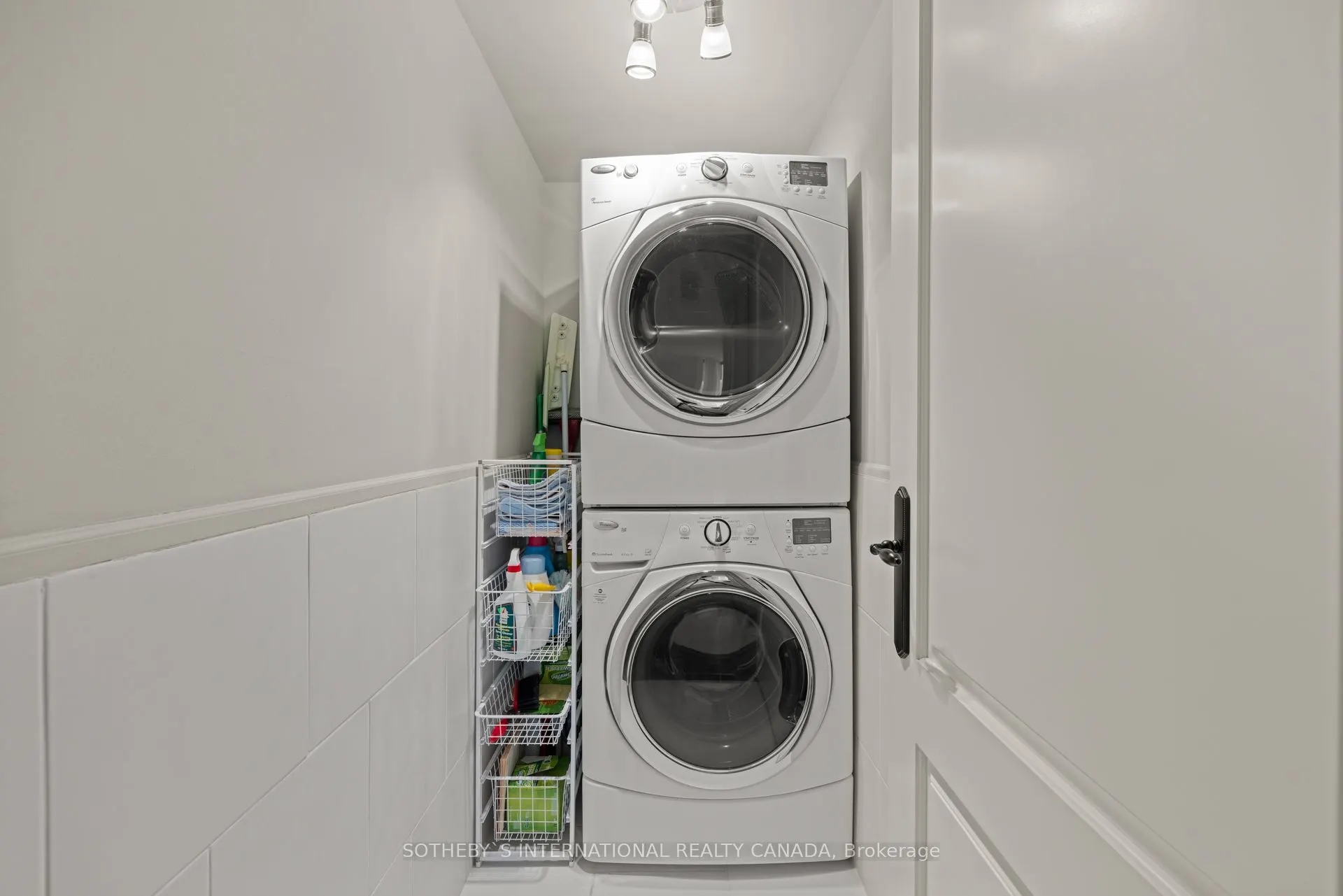 62 Wellesley Street W, #505