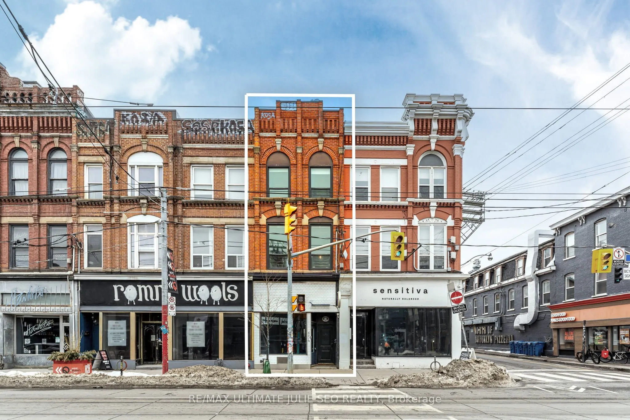 654 Queen Street W