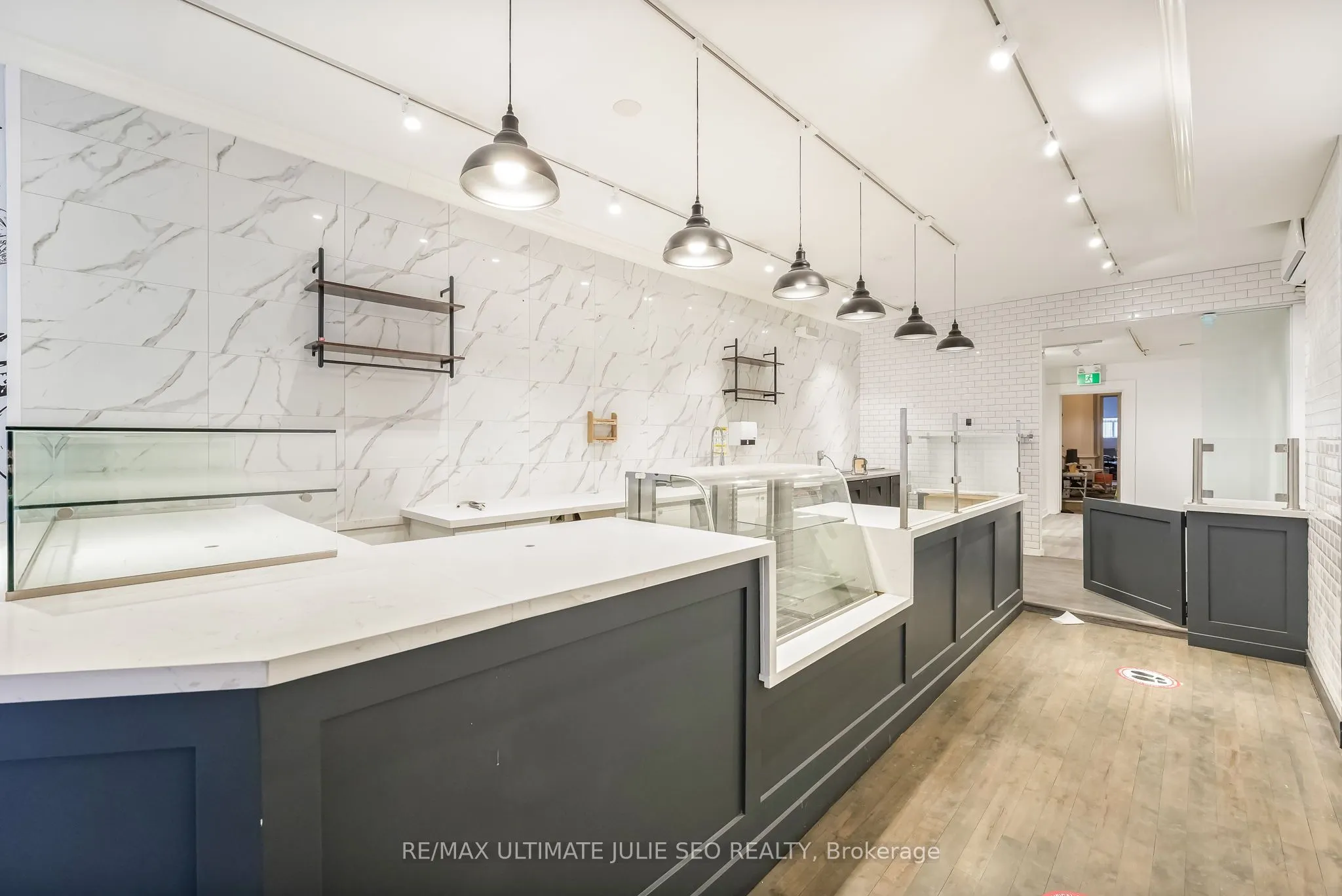 654 Queen Street W
