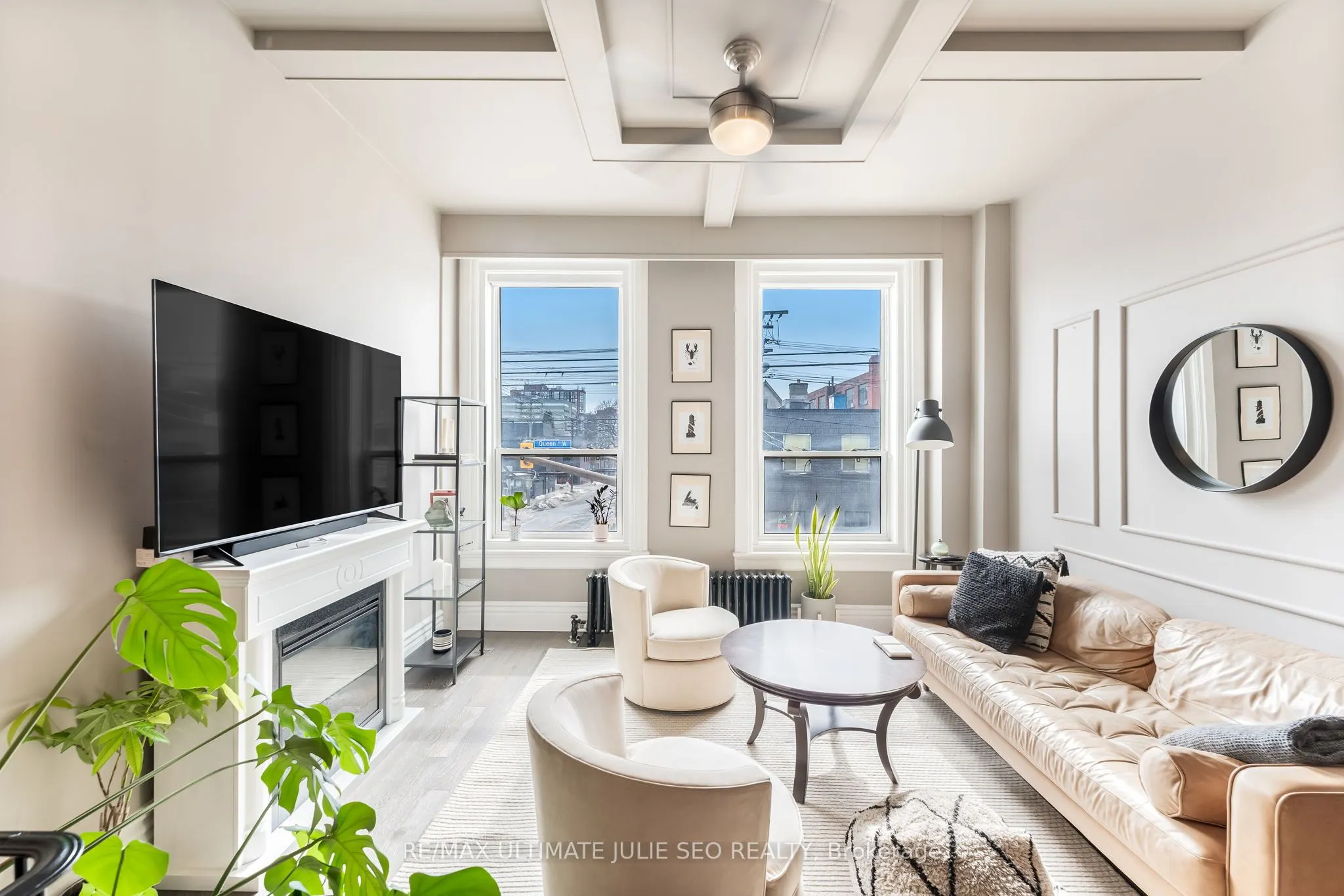 654 Queen Street W
