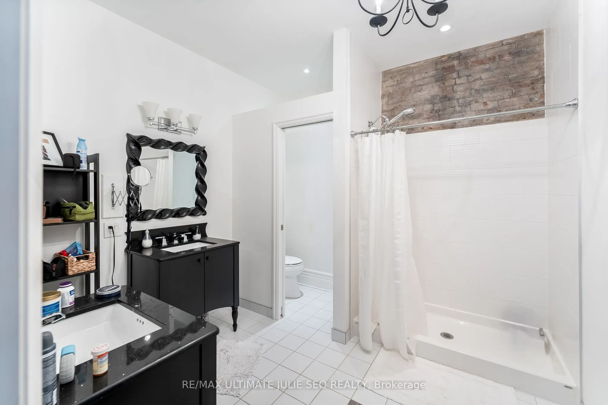 654 Queen Street W