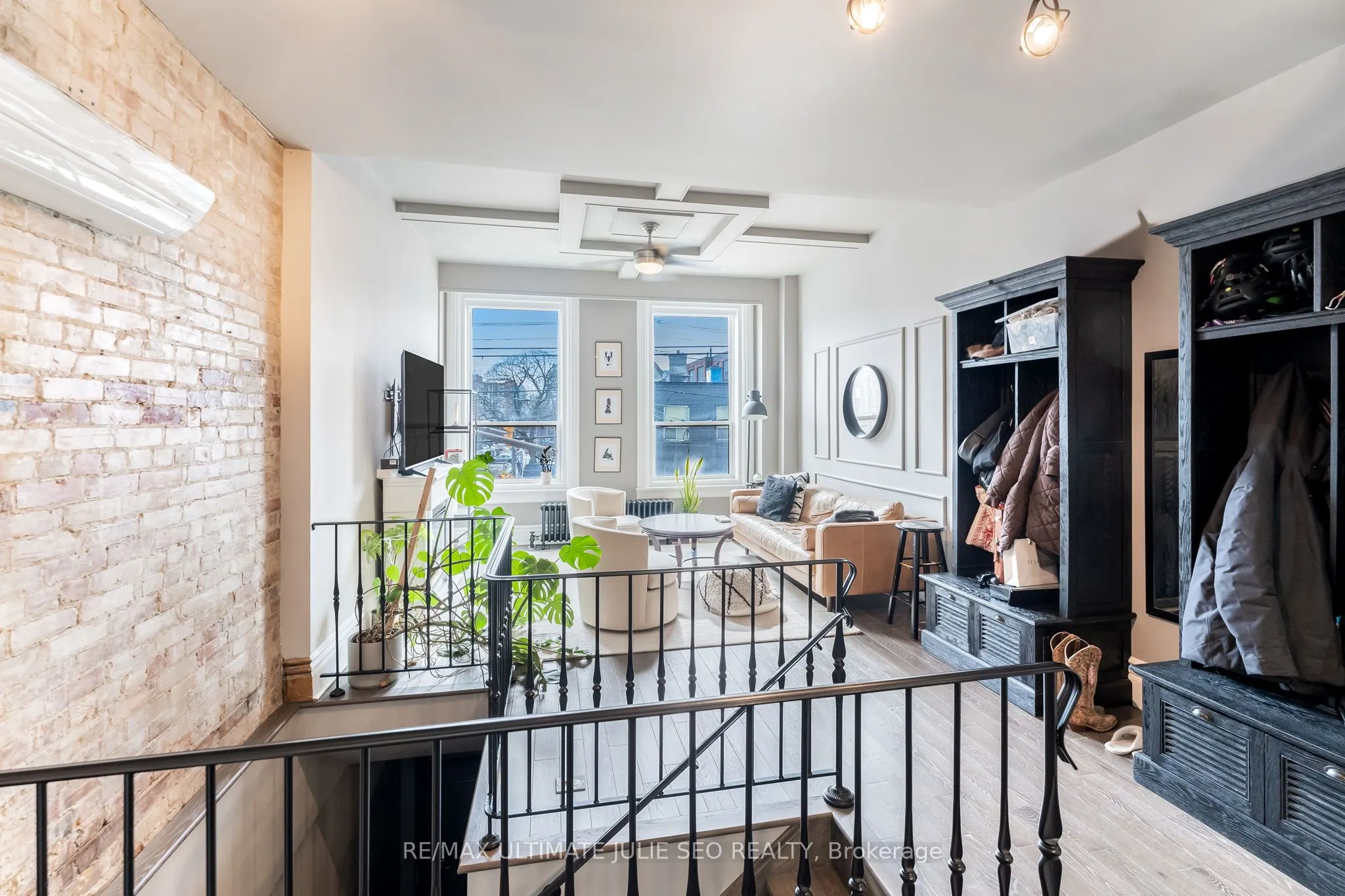 654 Queen Street W