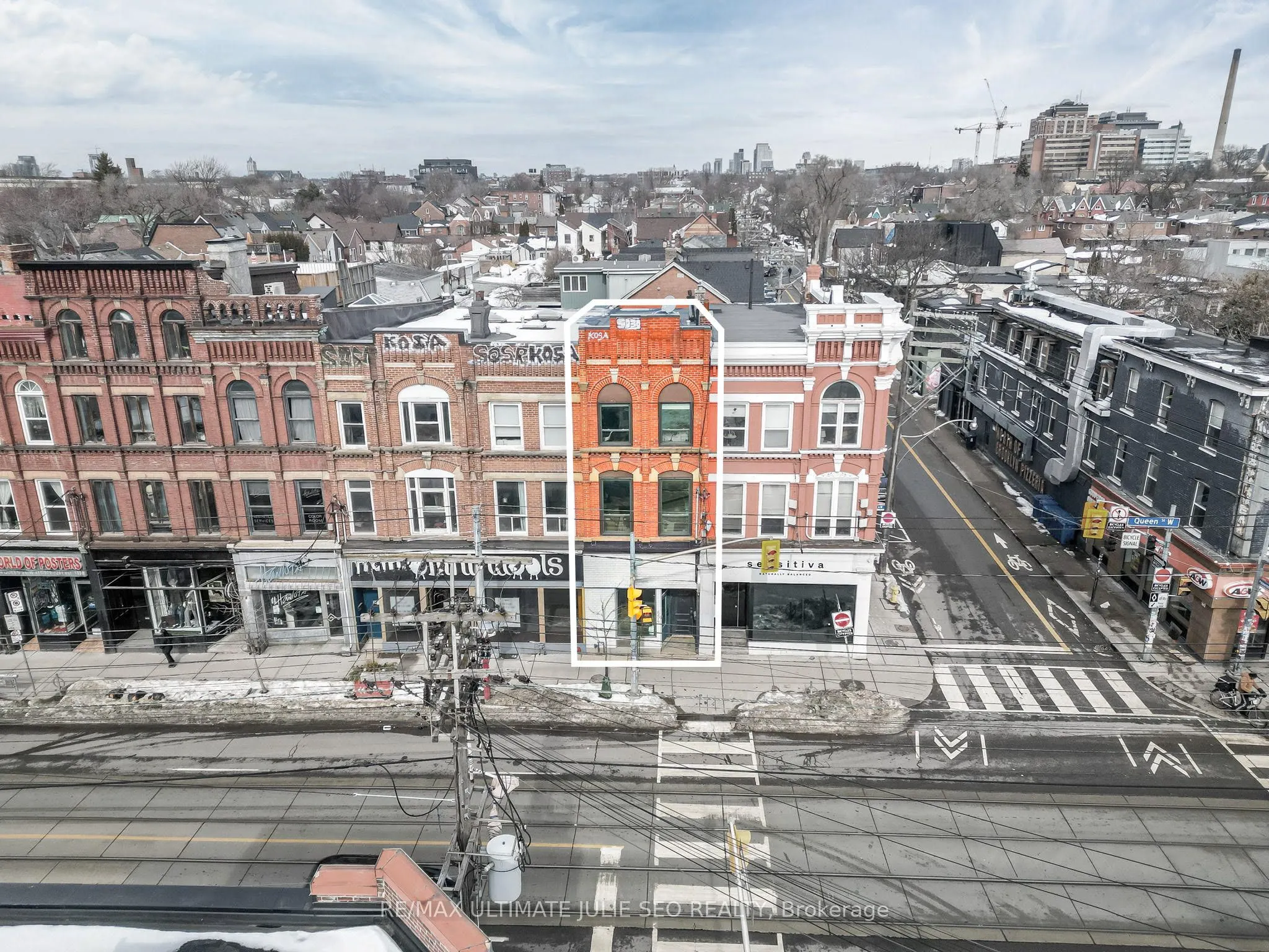 654 Queen Street W
