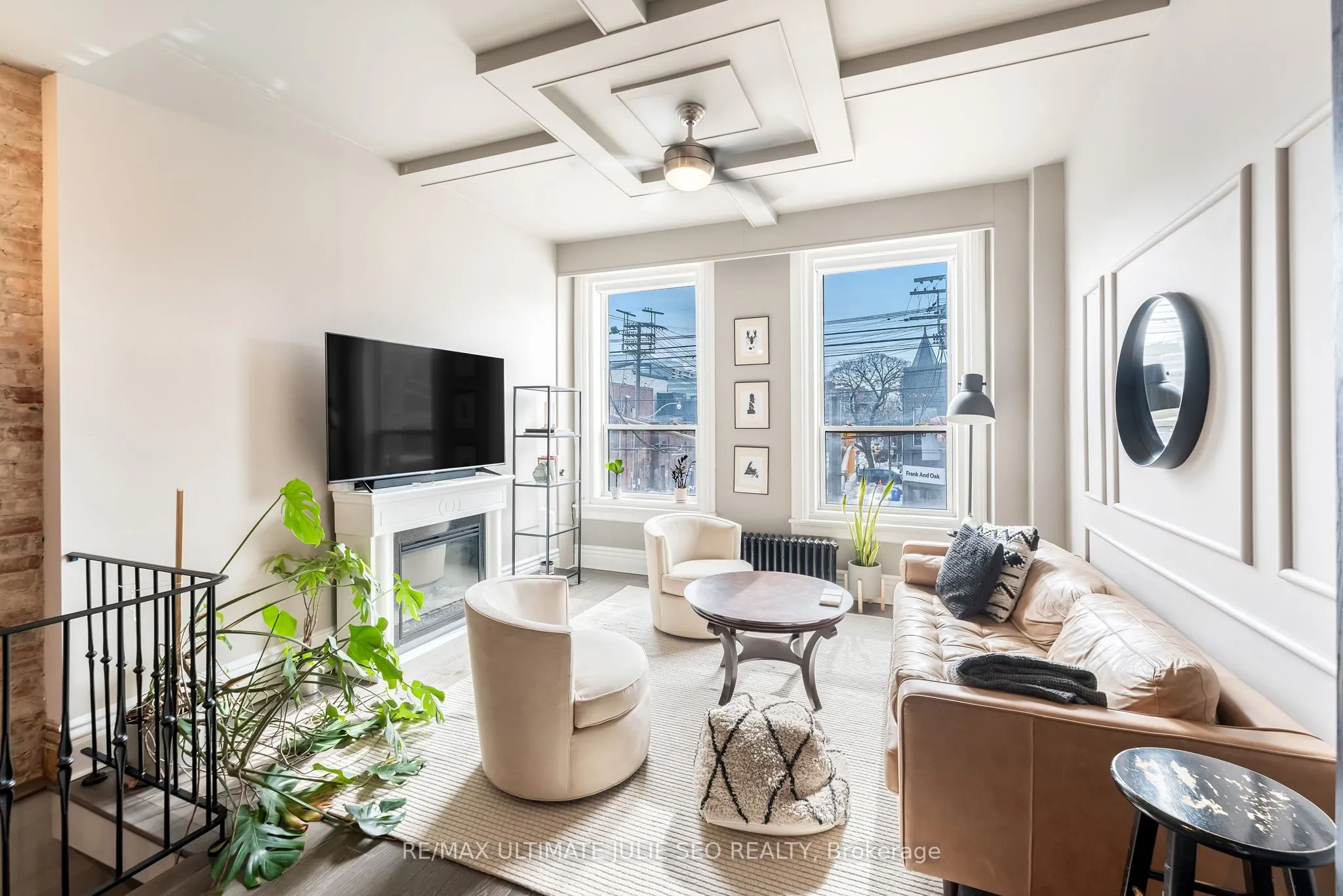 654 Queen Street W