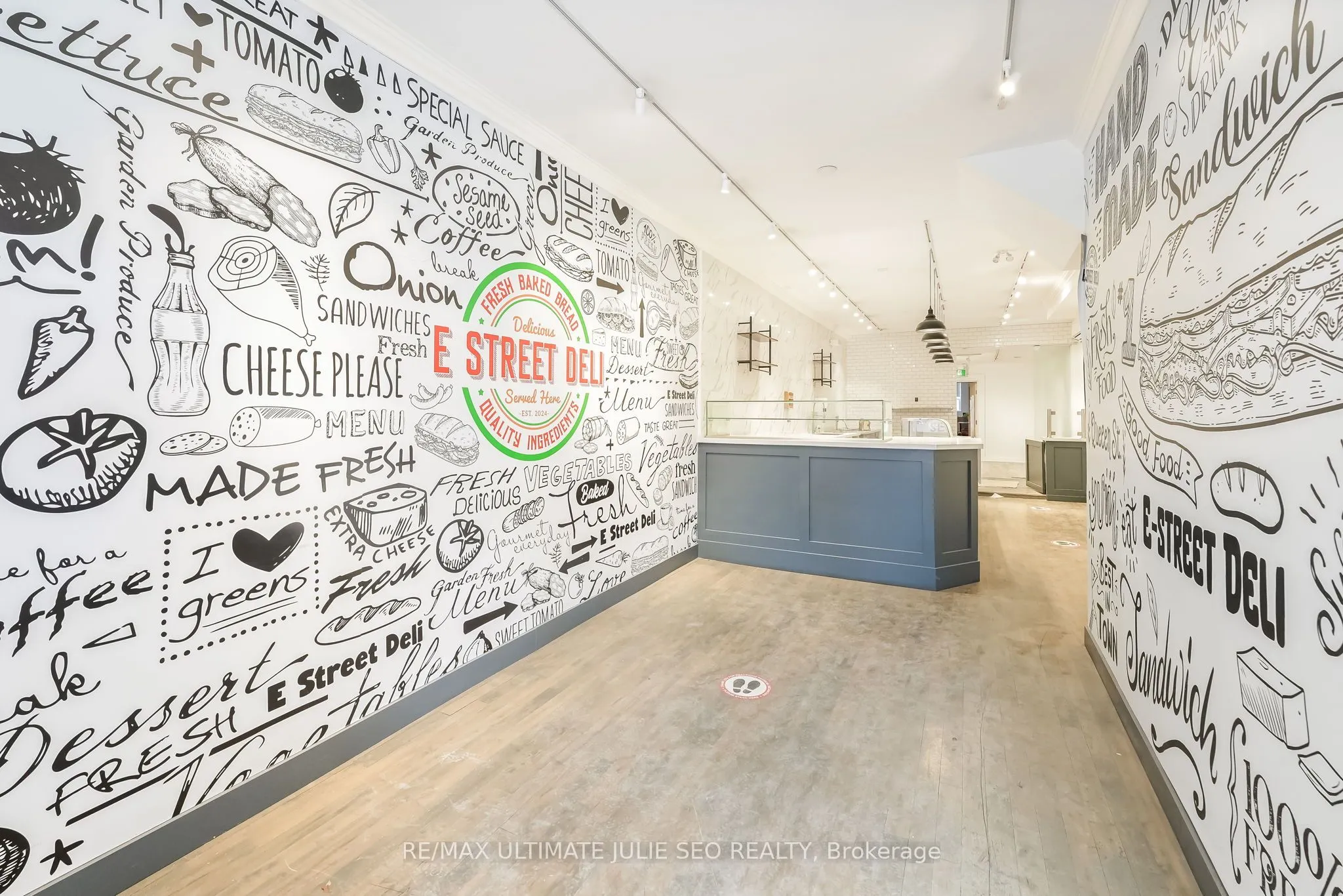 654 Queen Street W