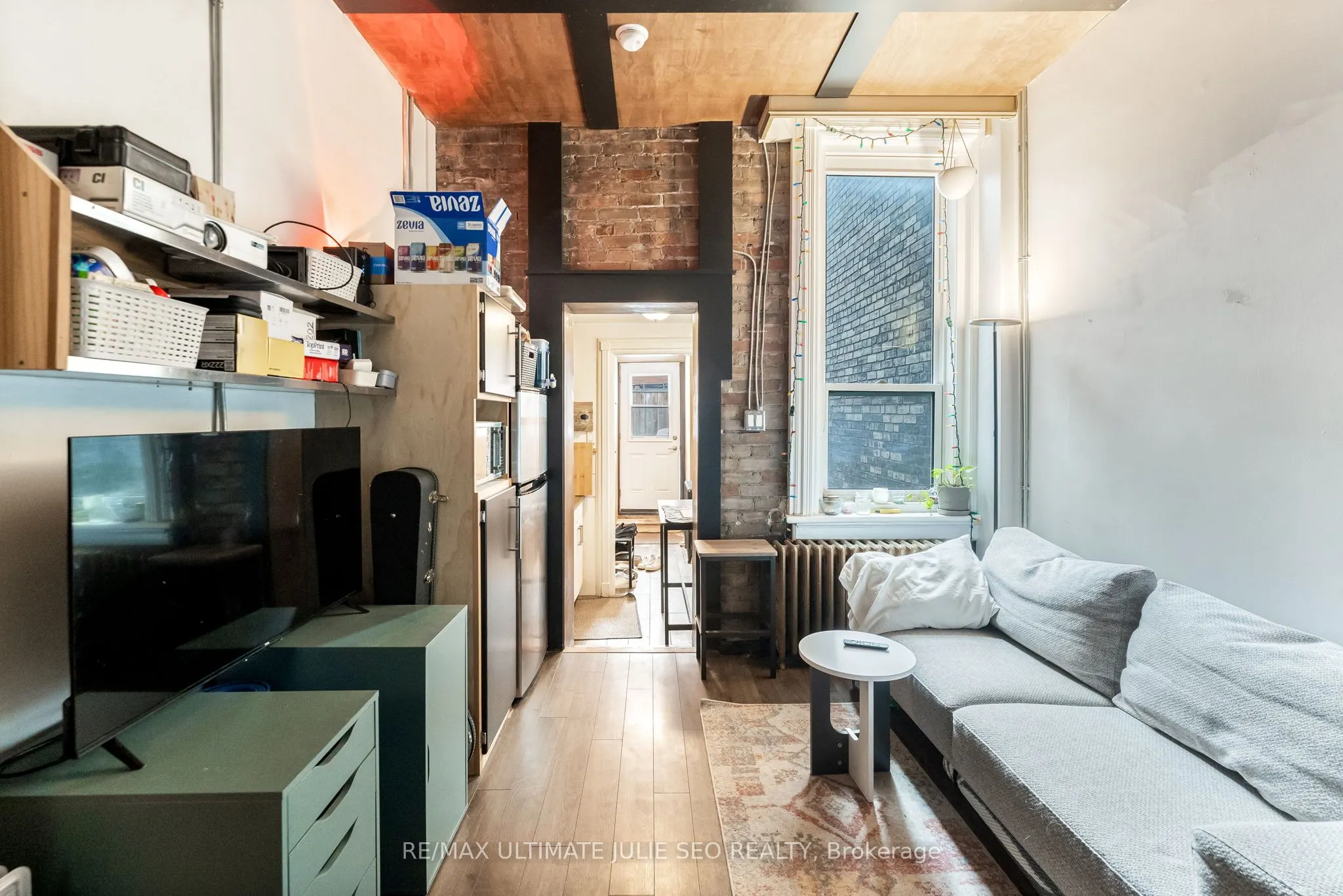 654 Queen Street W