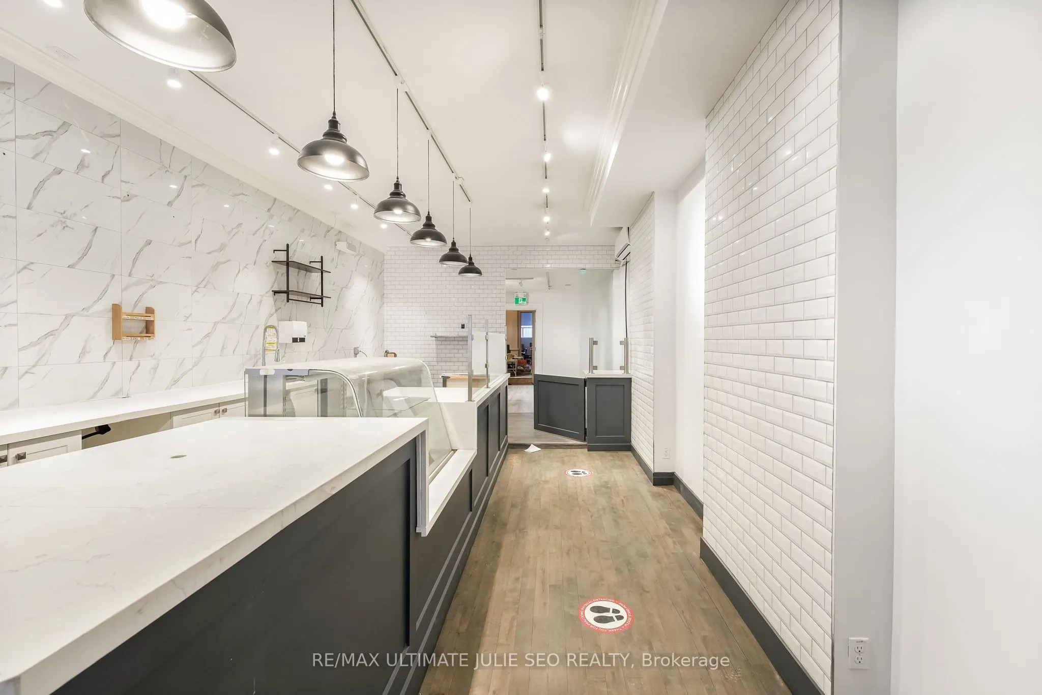 654 Queen Street W