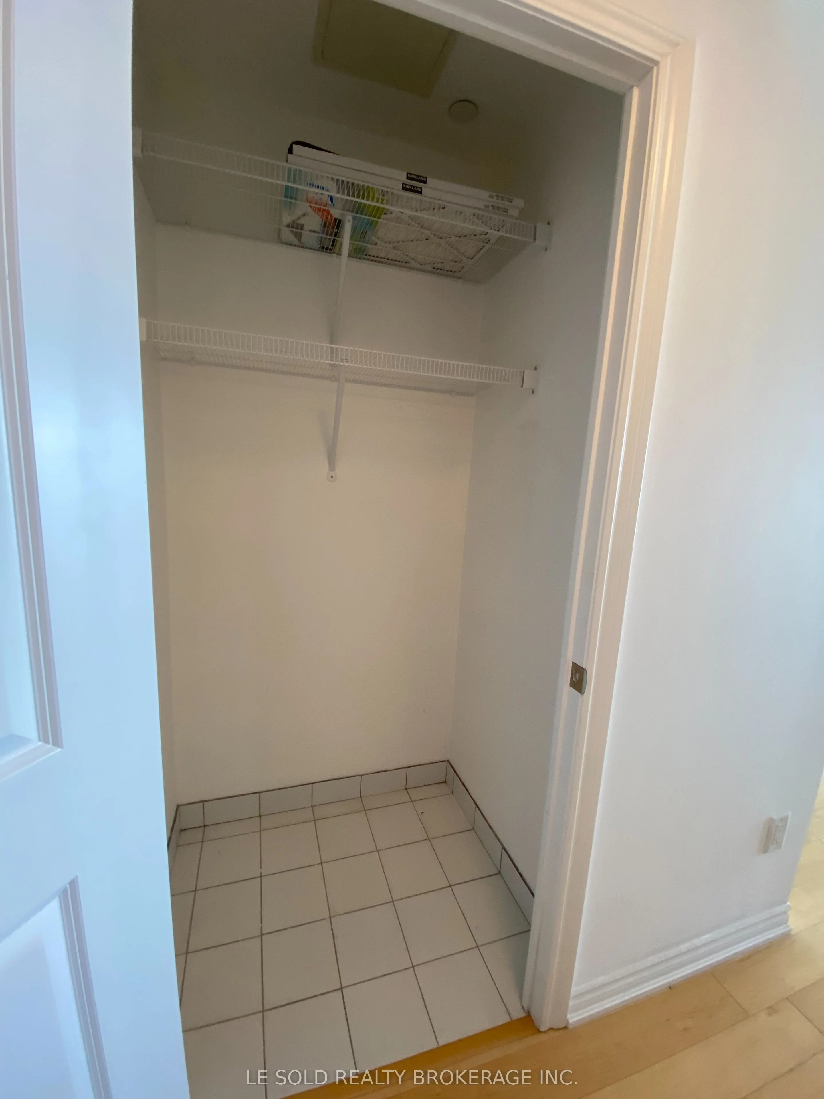 386 Yonge Street, #4105