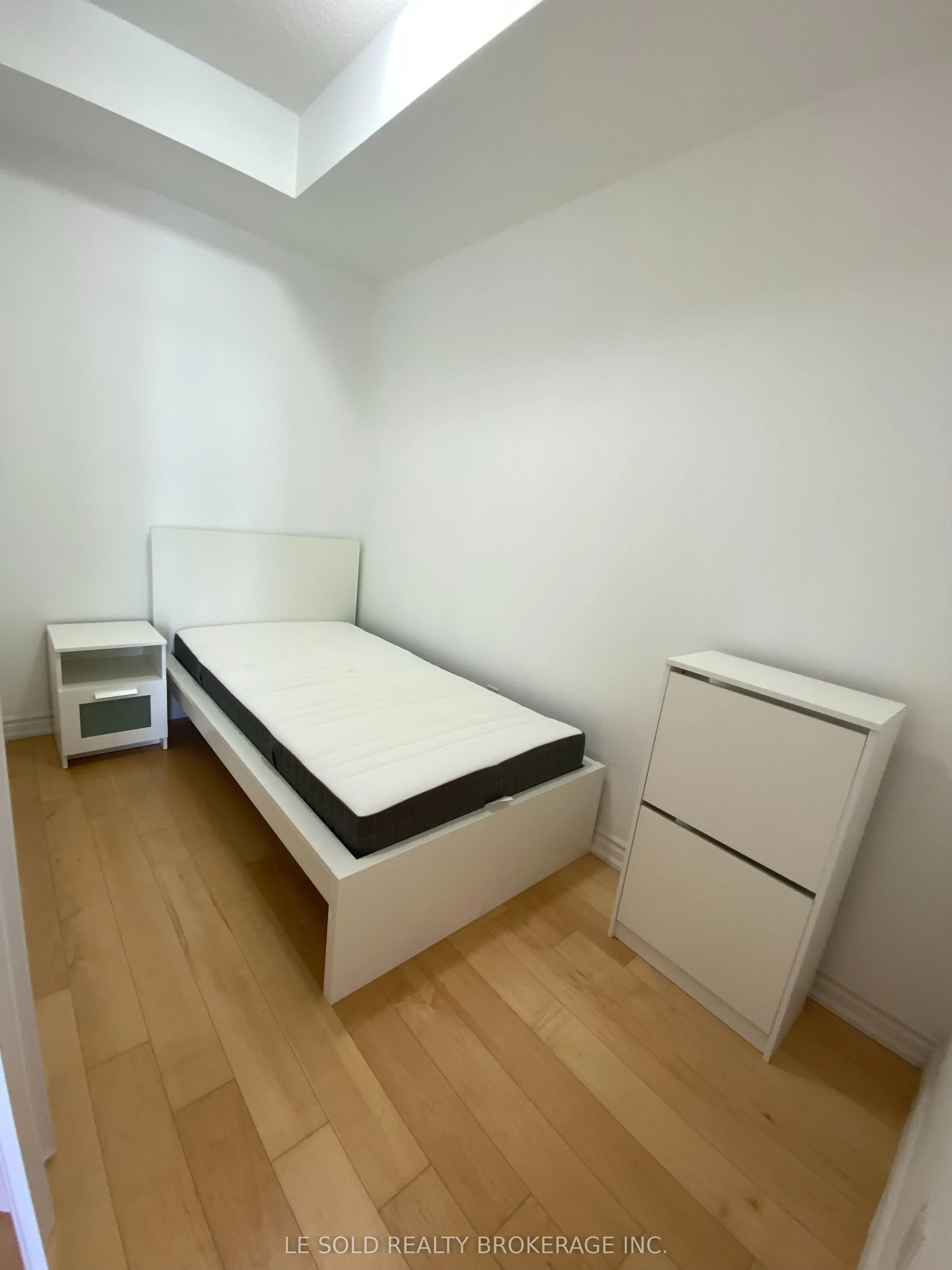 386 Yonge Street, #4105