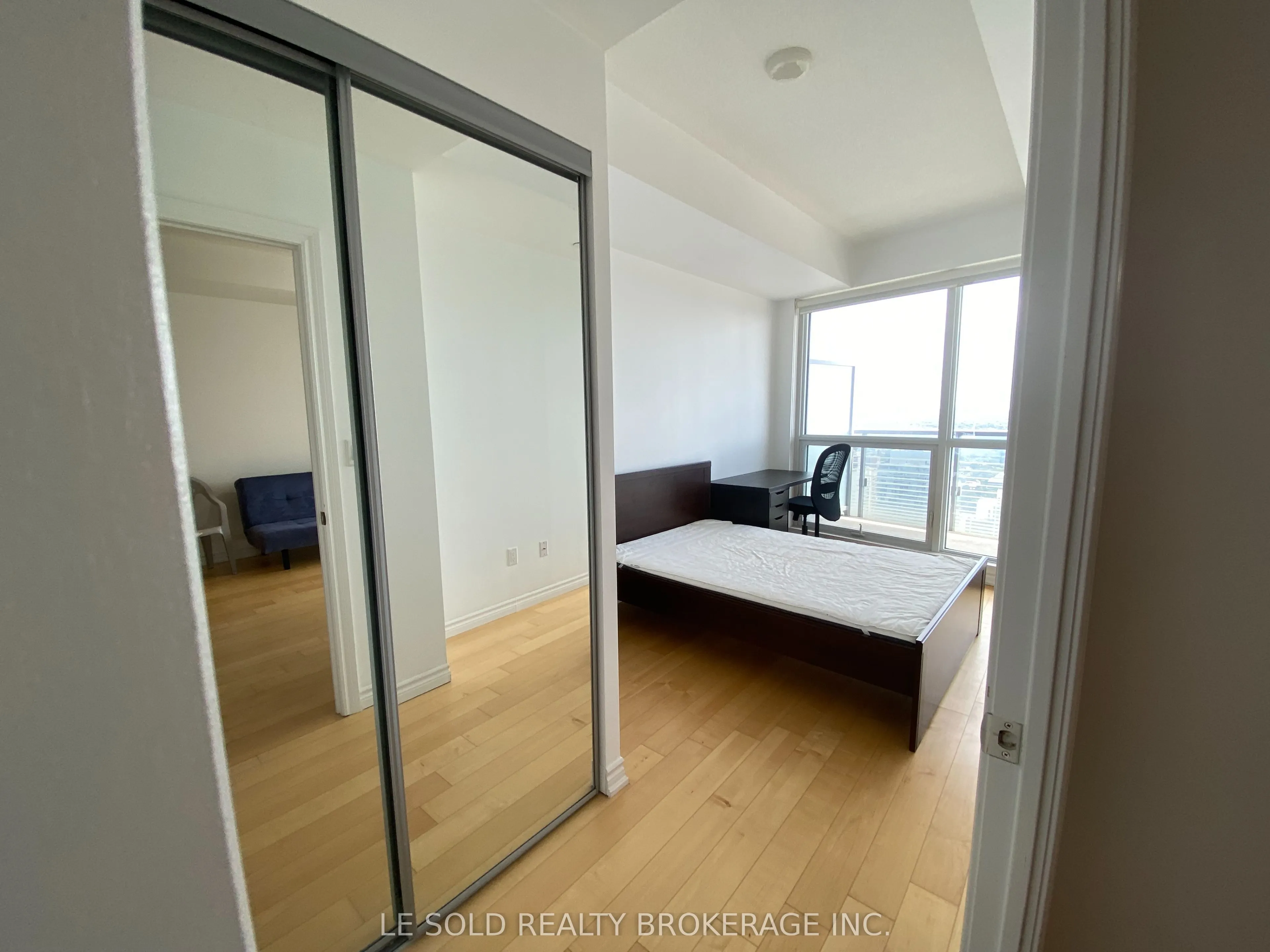 386 Yonge Street, #4105