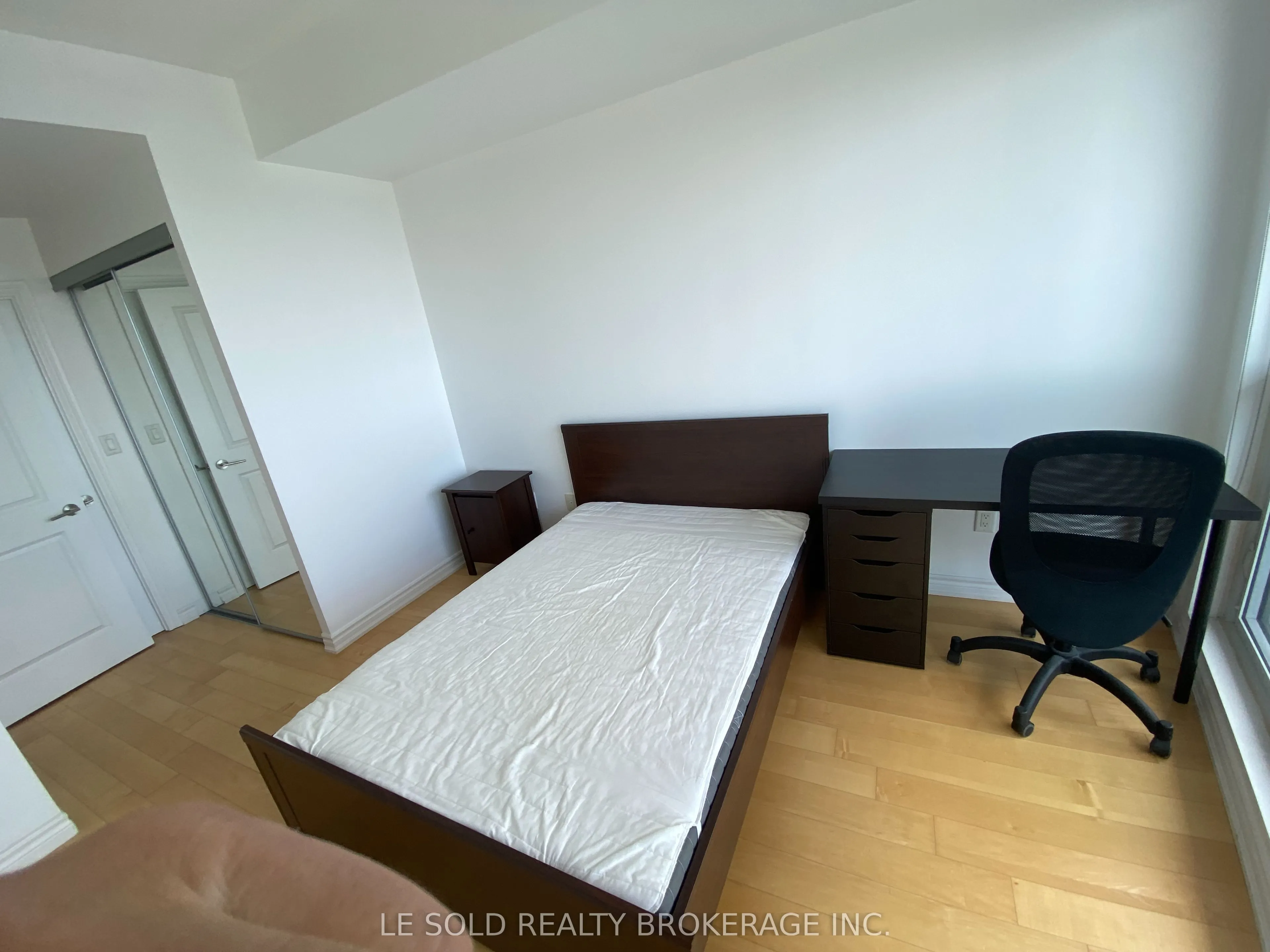 386 Yonge Street, #4105