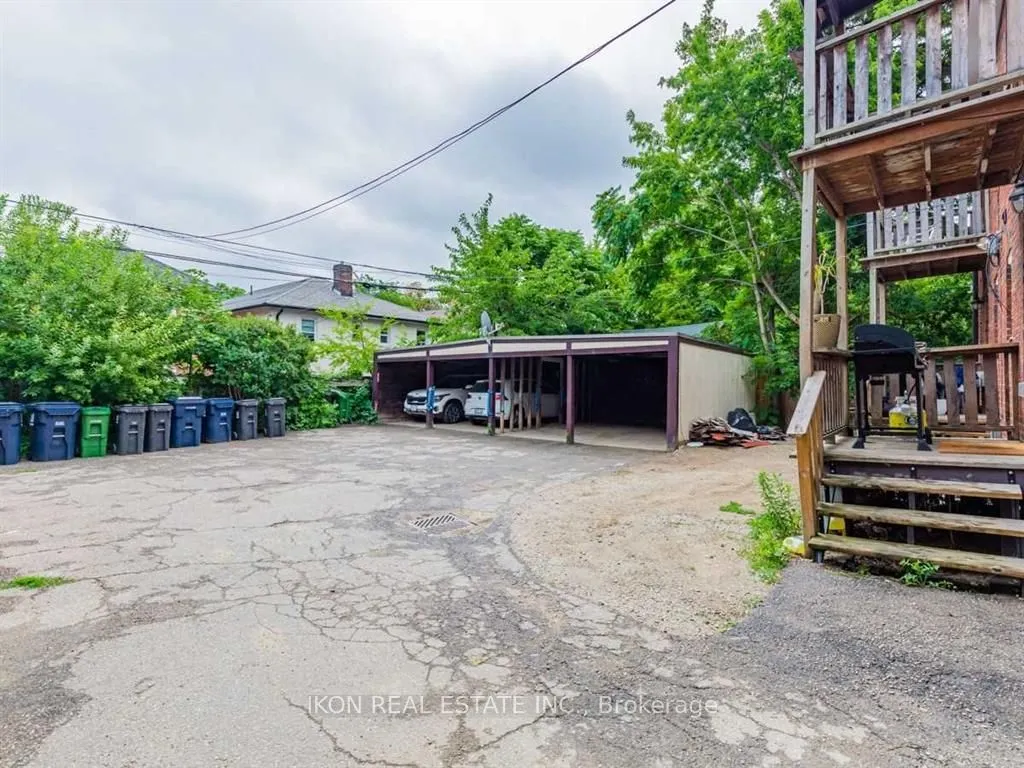 989 Avenue Road