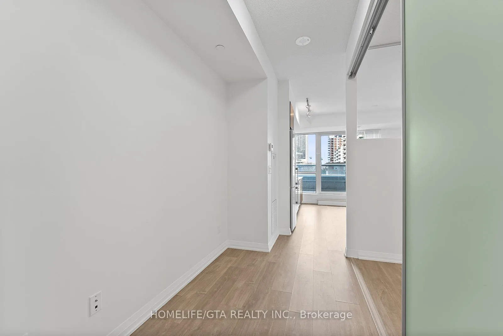 101 Erskine Avenue, #411