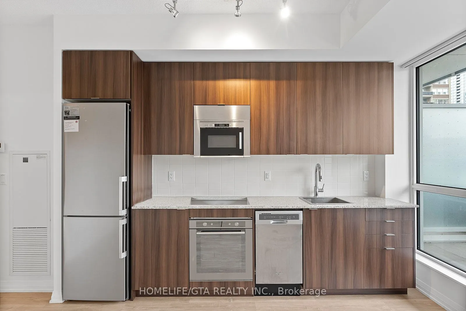 101 Erskine Avenue, #411