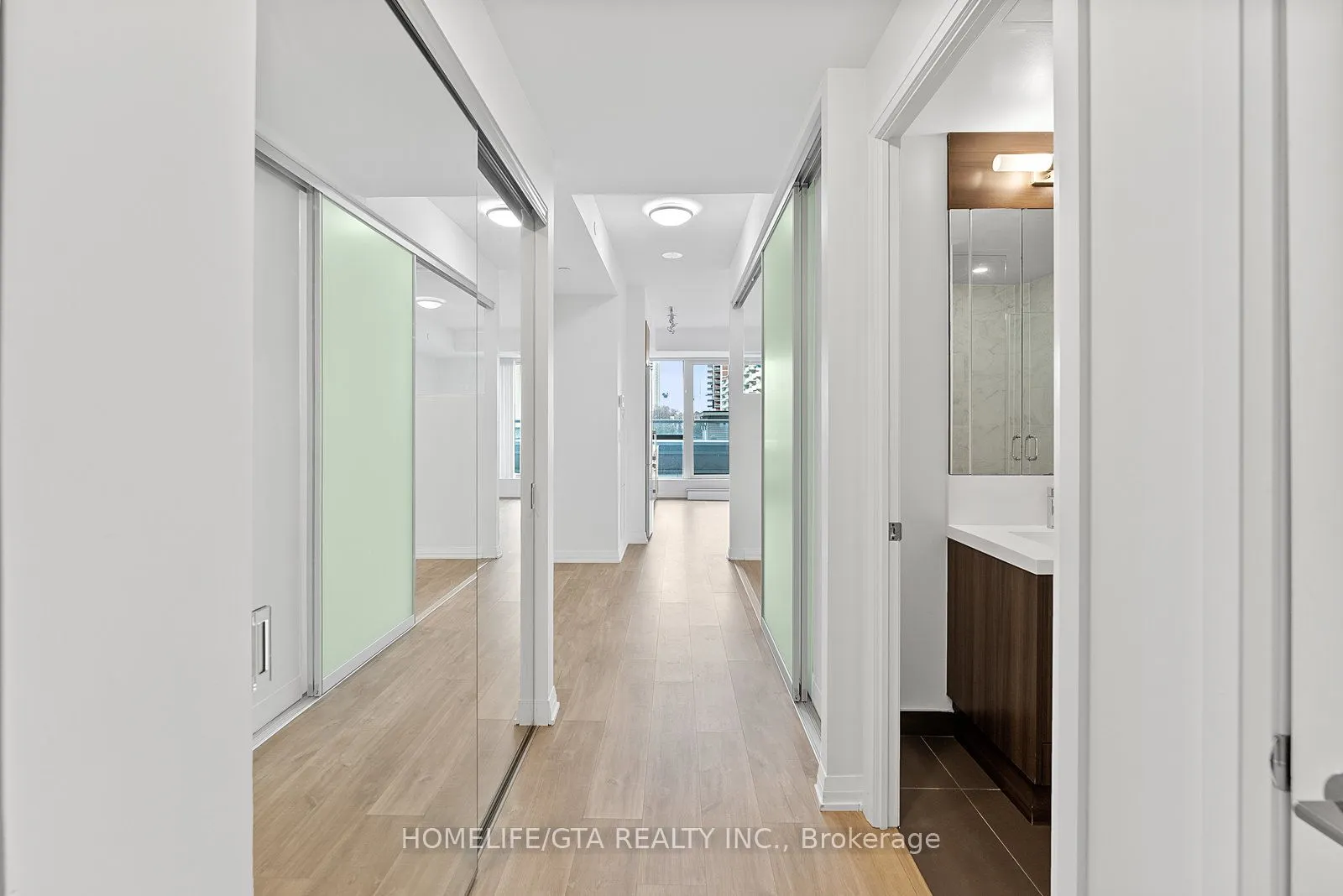 101 Erskine Avenue, #411