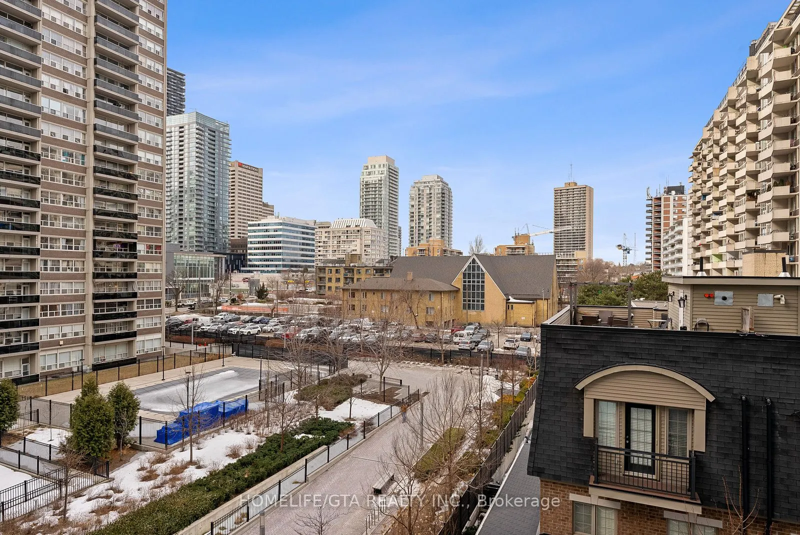 101 Erskine Avenue, #411