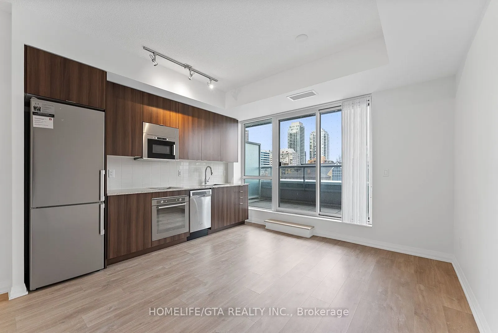 101 Erskine Avenue, #411