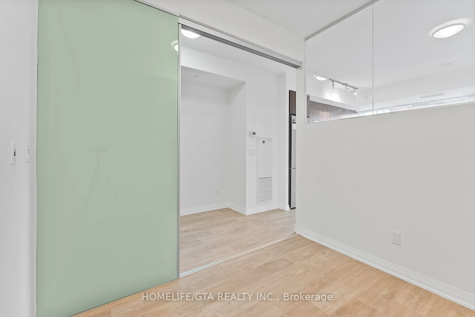 101 Erskine Avenue, #411