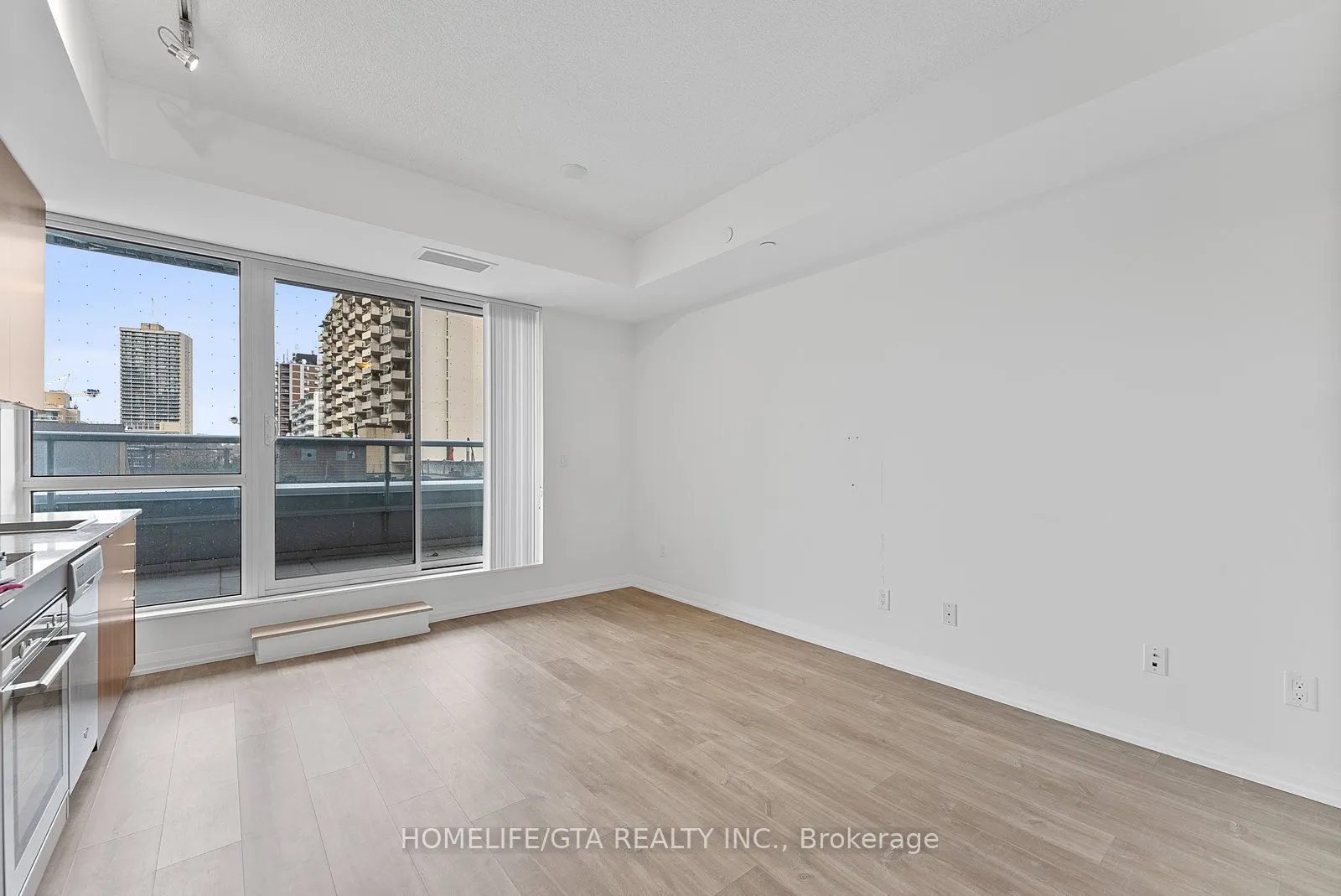 101 Erskine Avenue, #411