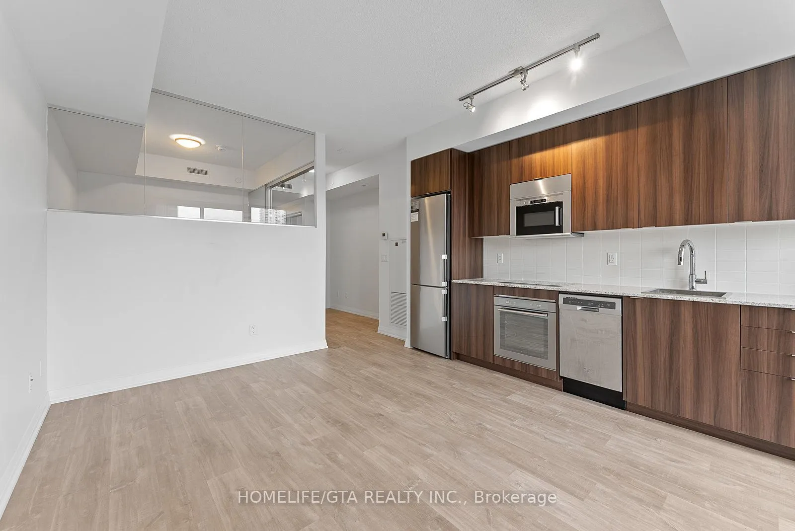 101 Erskine Avenue, #411