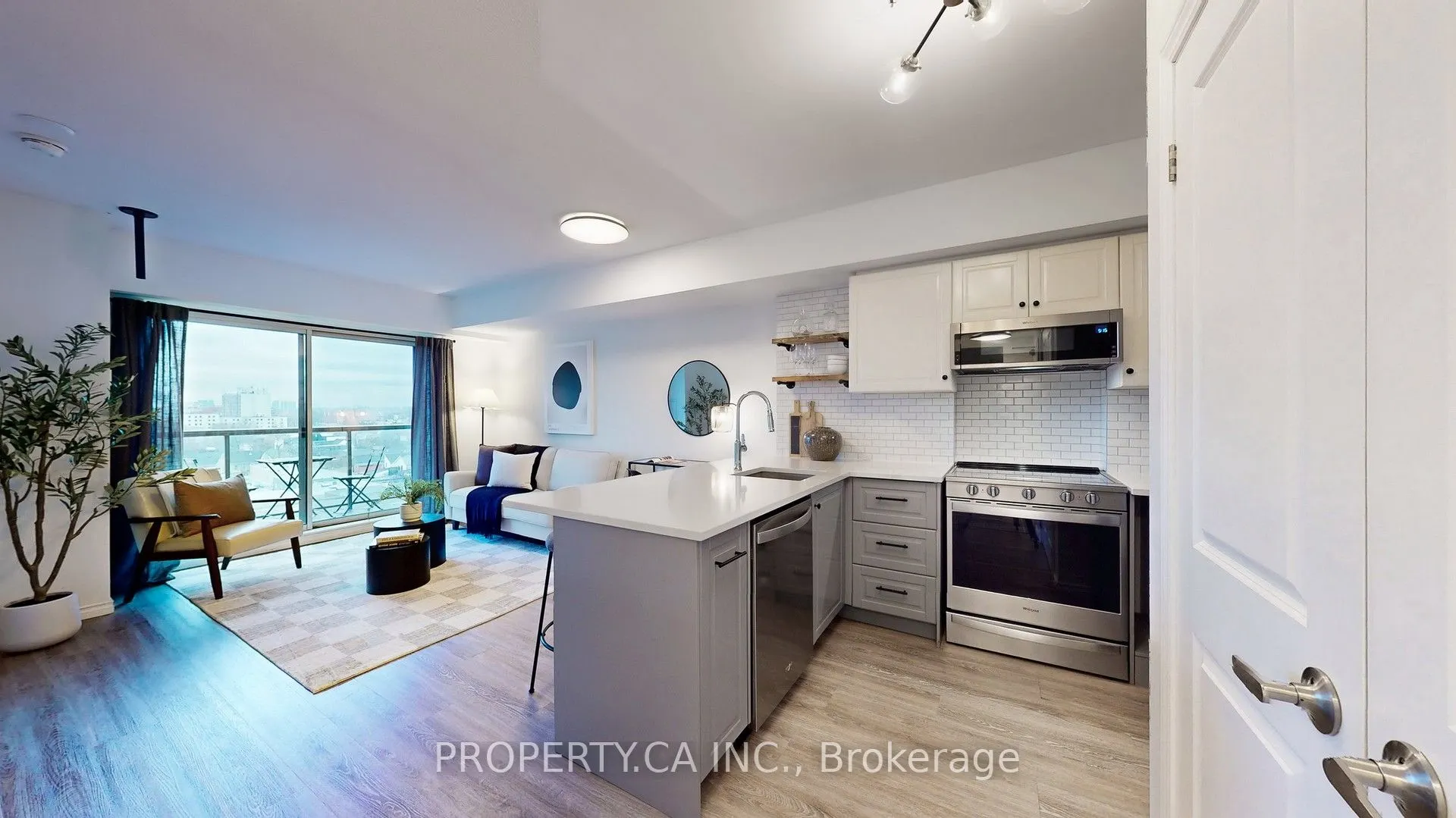140 Bathurst Street, #Ph02