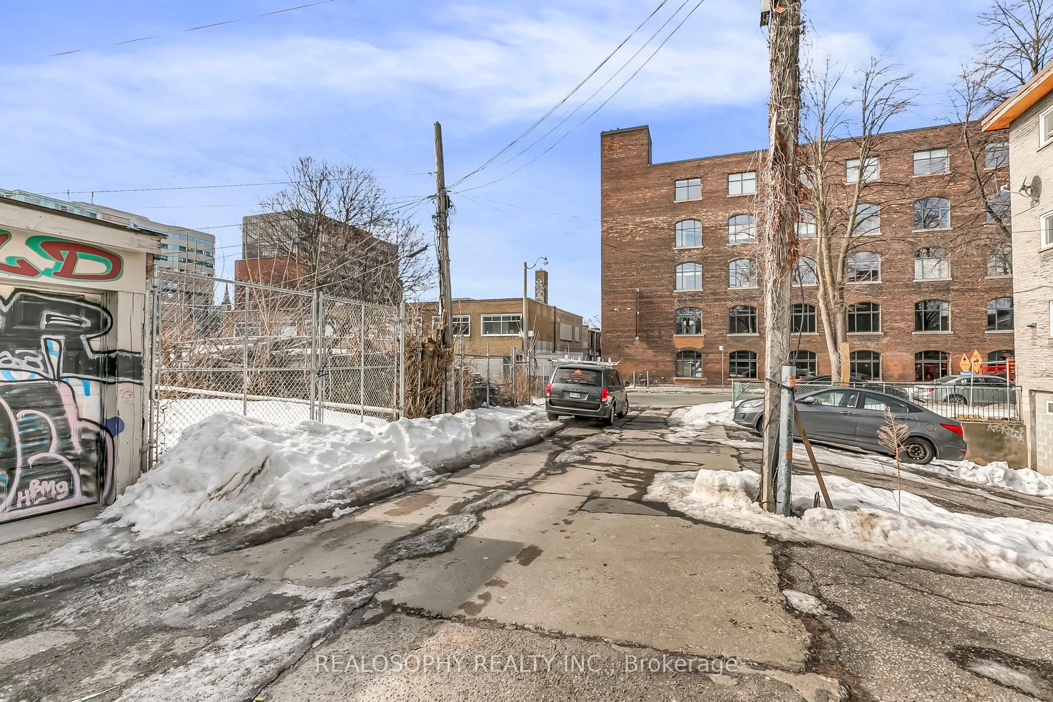 518 Queen Street W