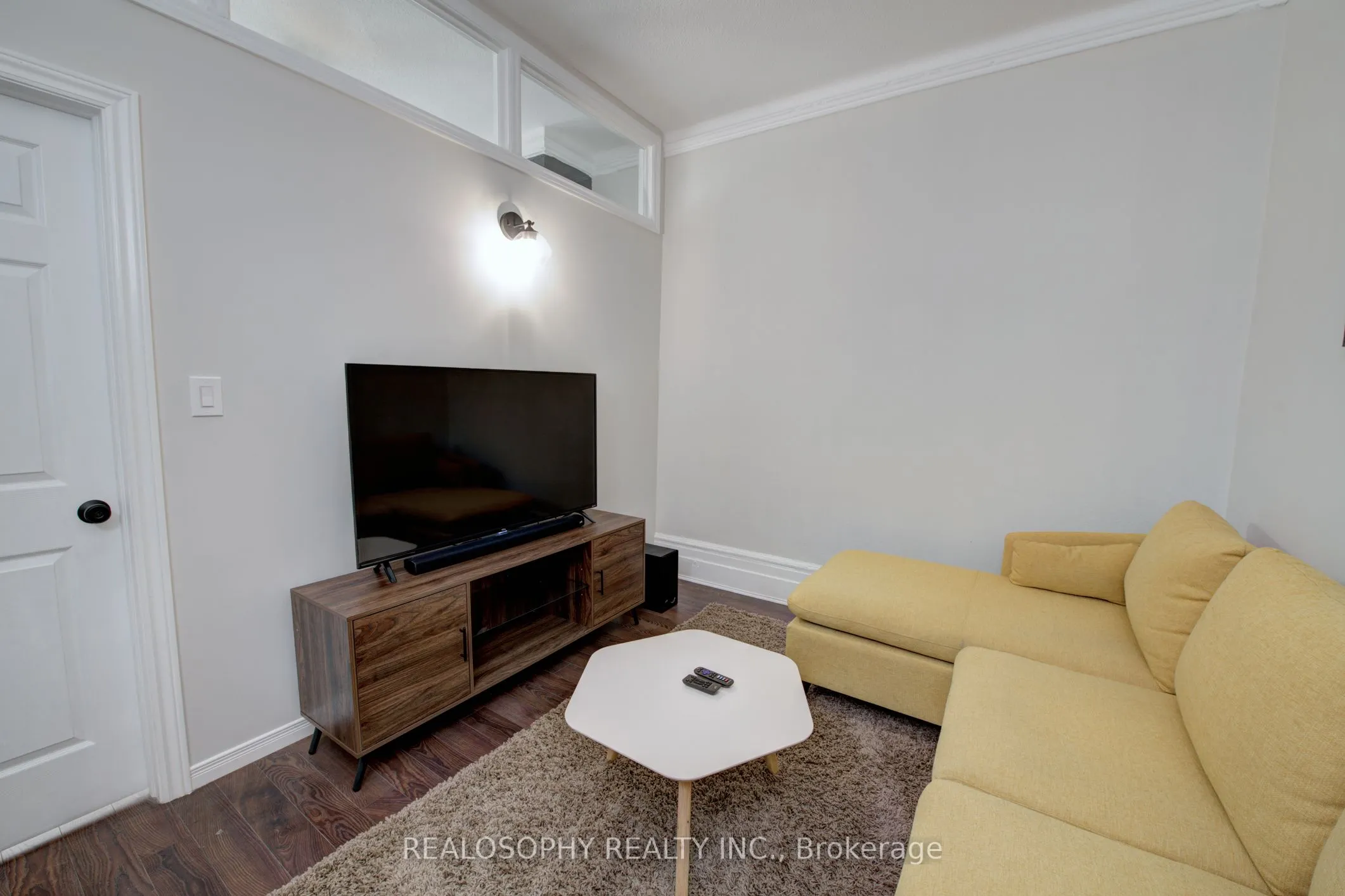 518 Queen Street W