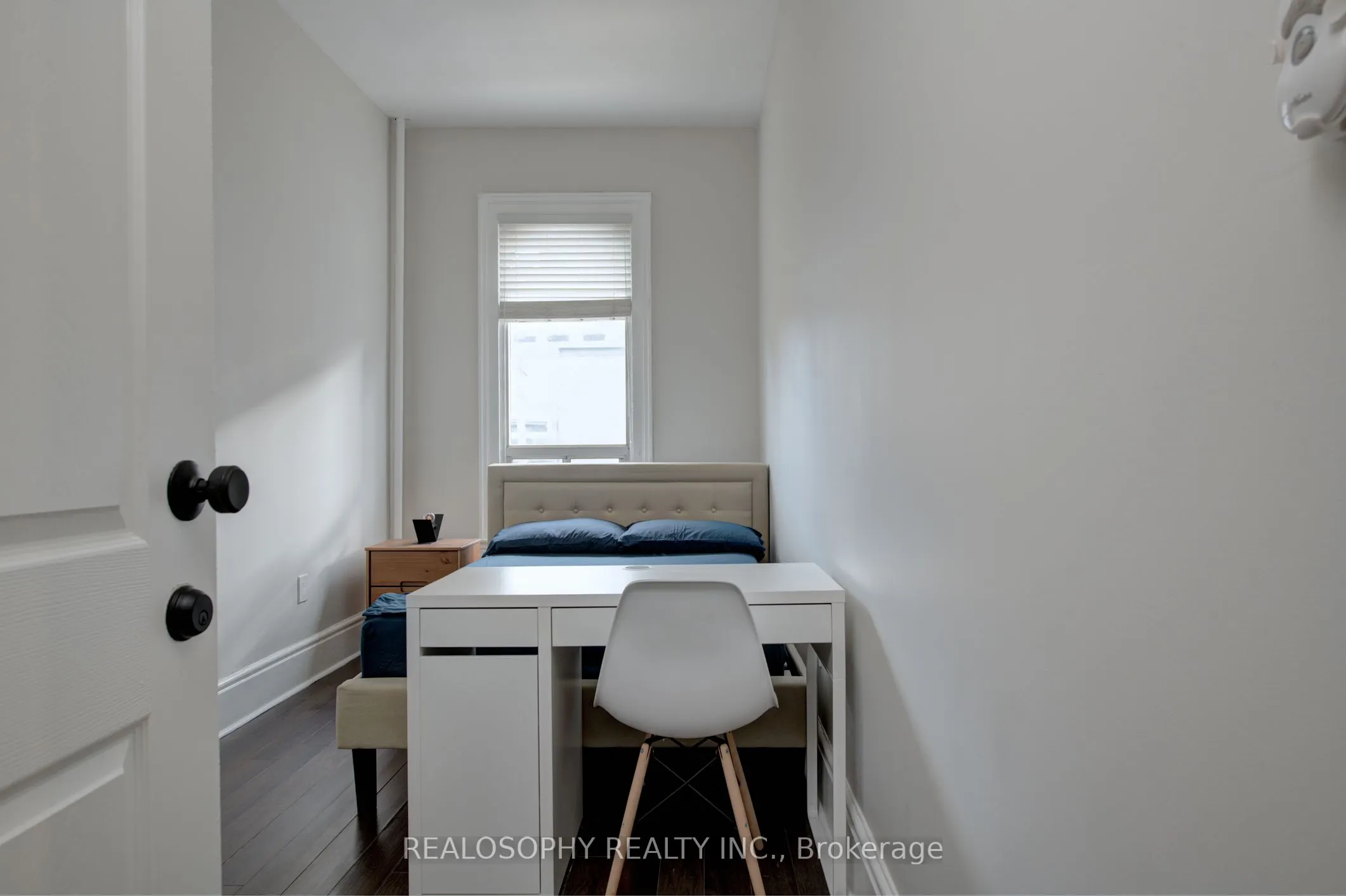 518 Queen Street W