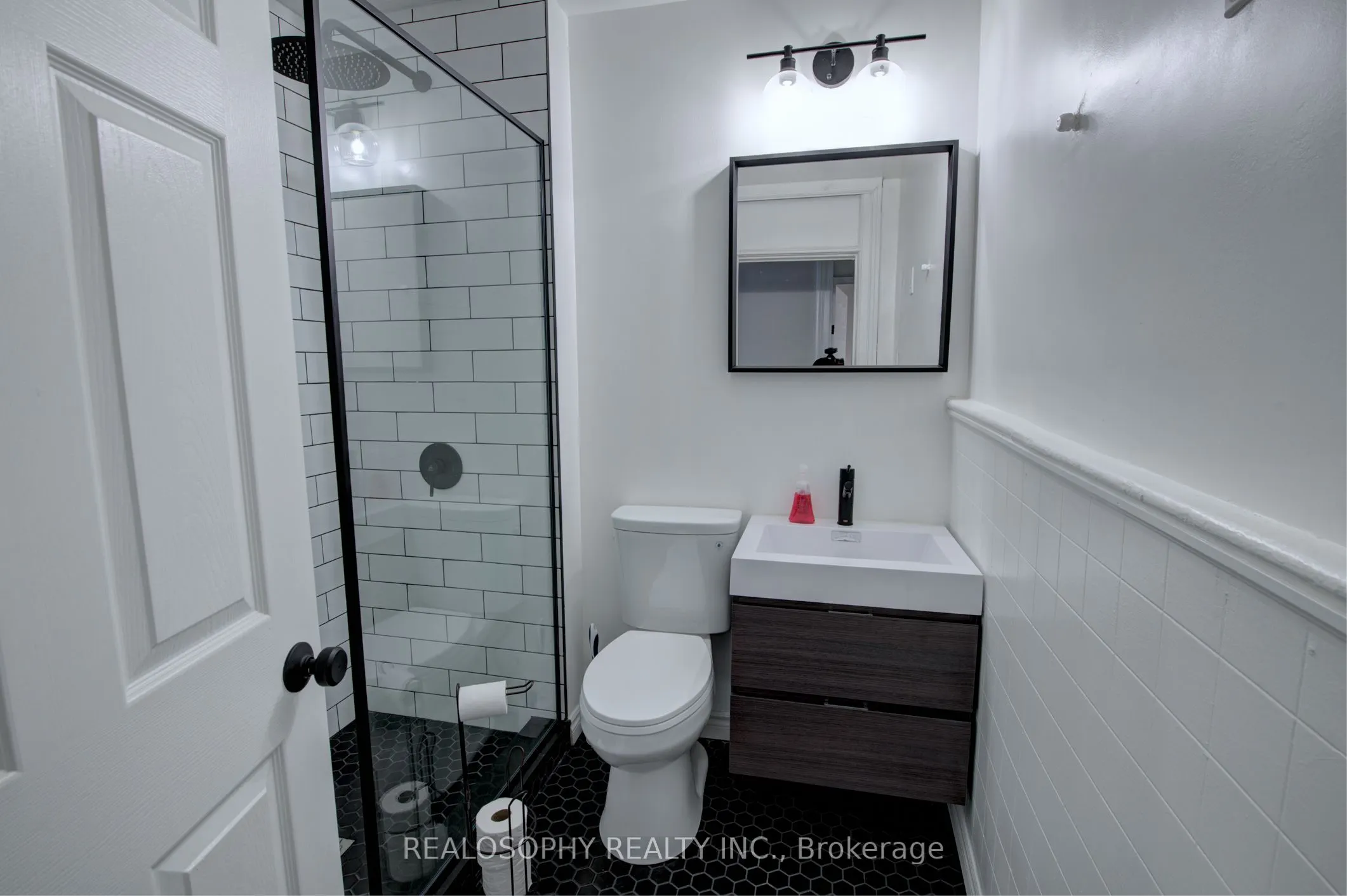 518 Queen Street W