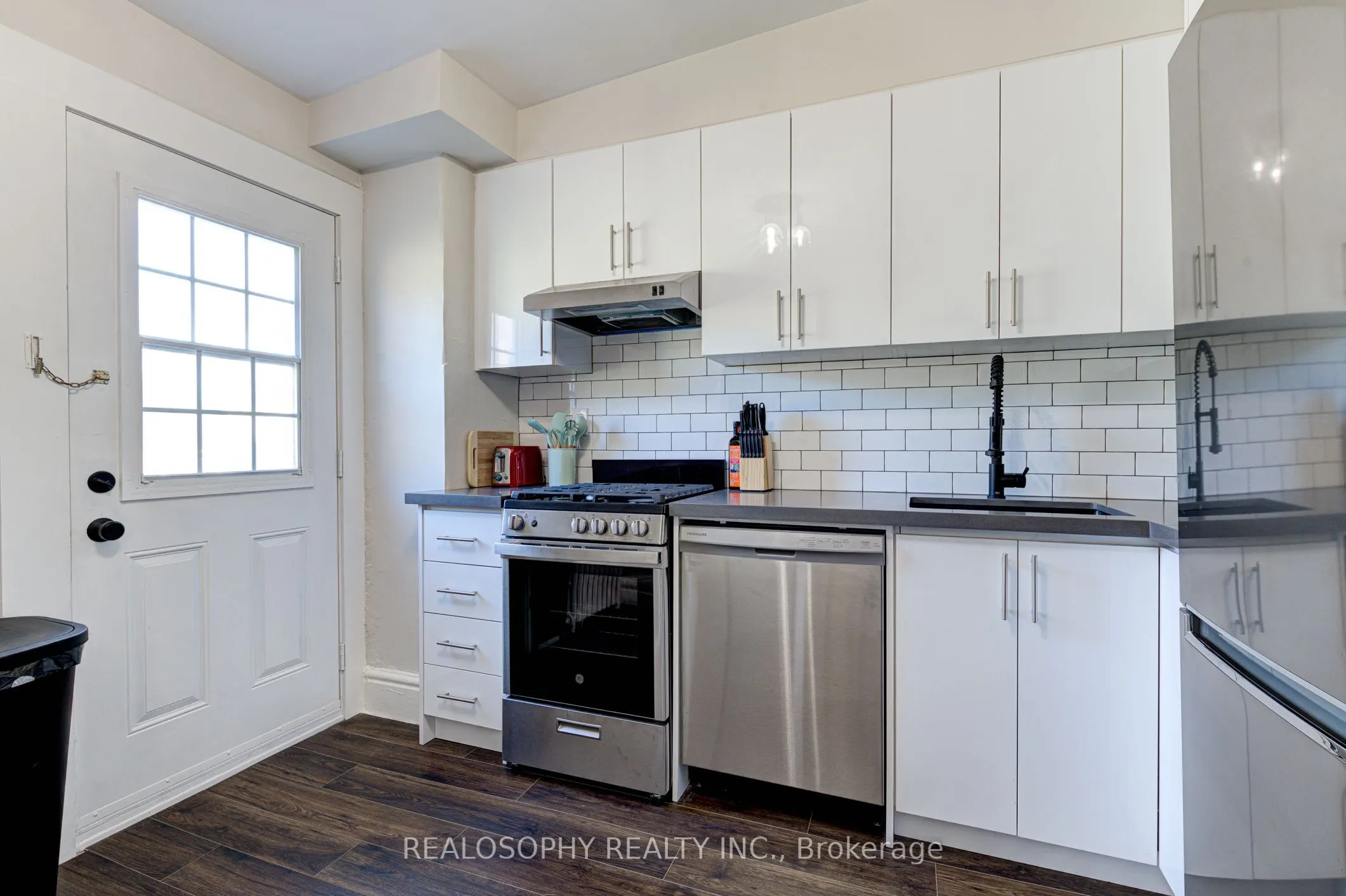 518 Queen Street W