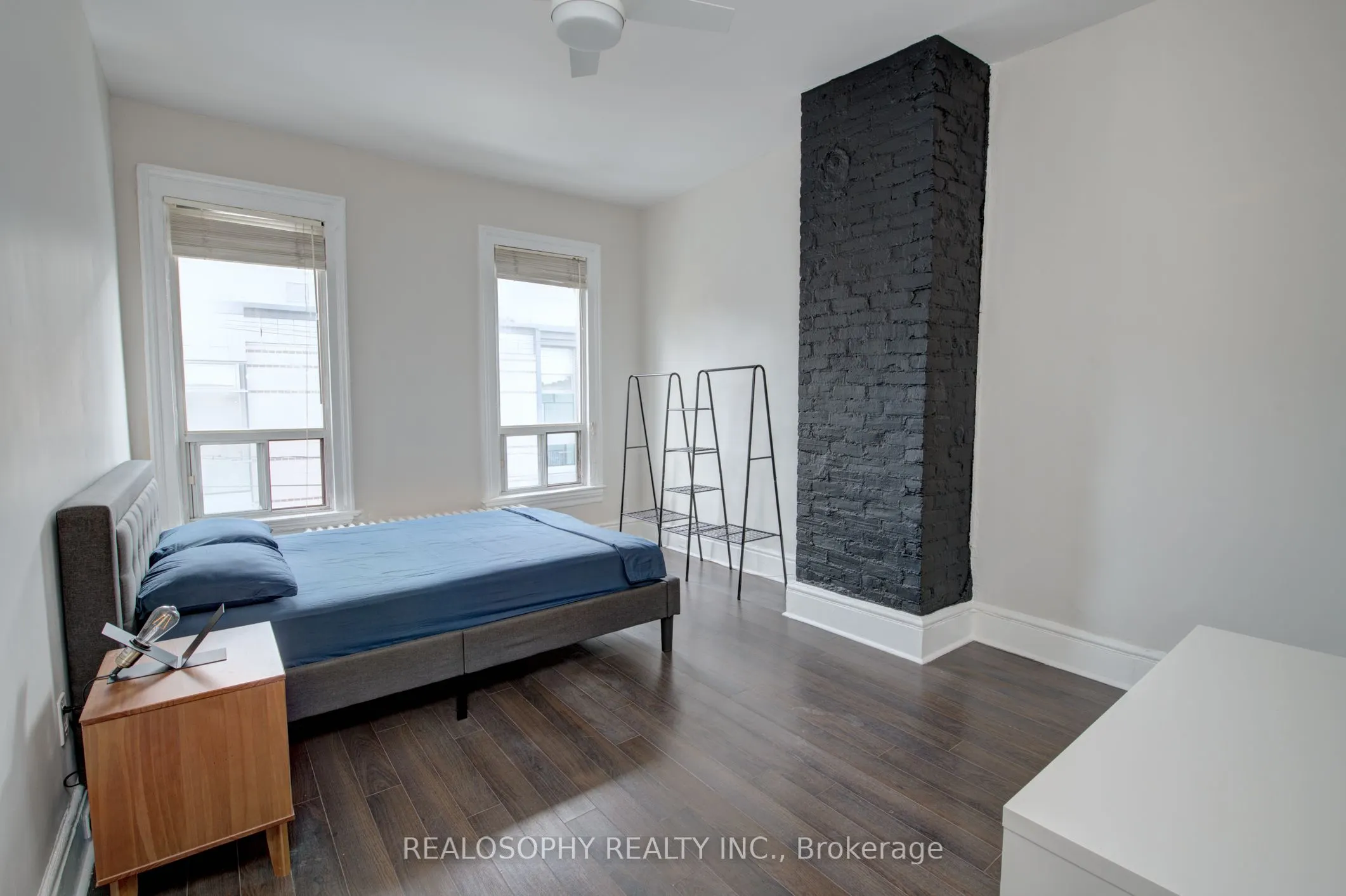518 Queen Street W