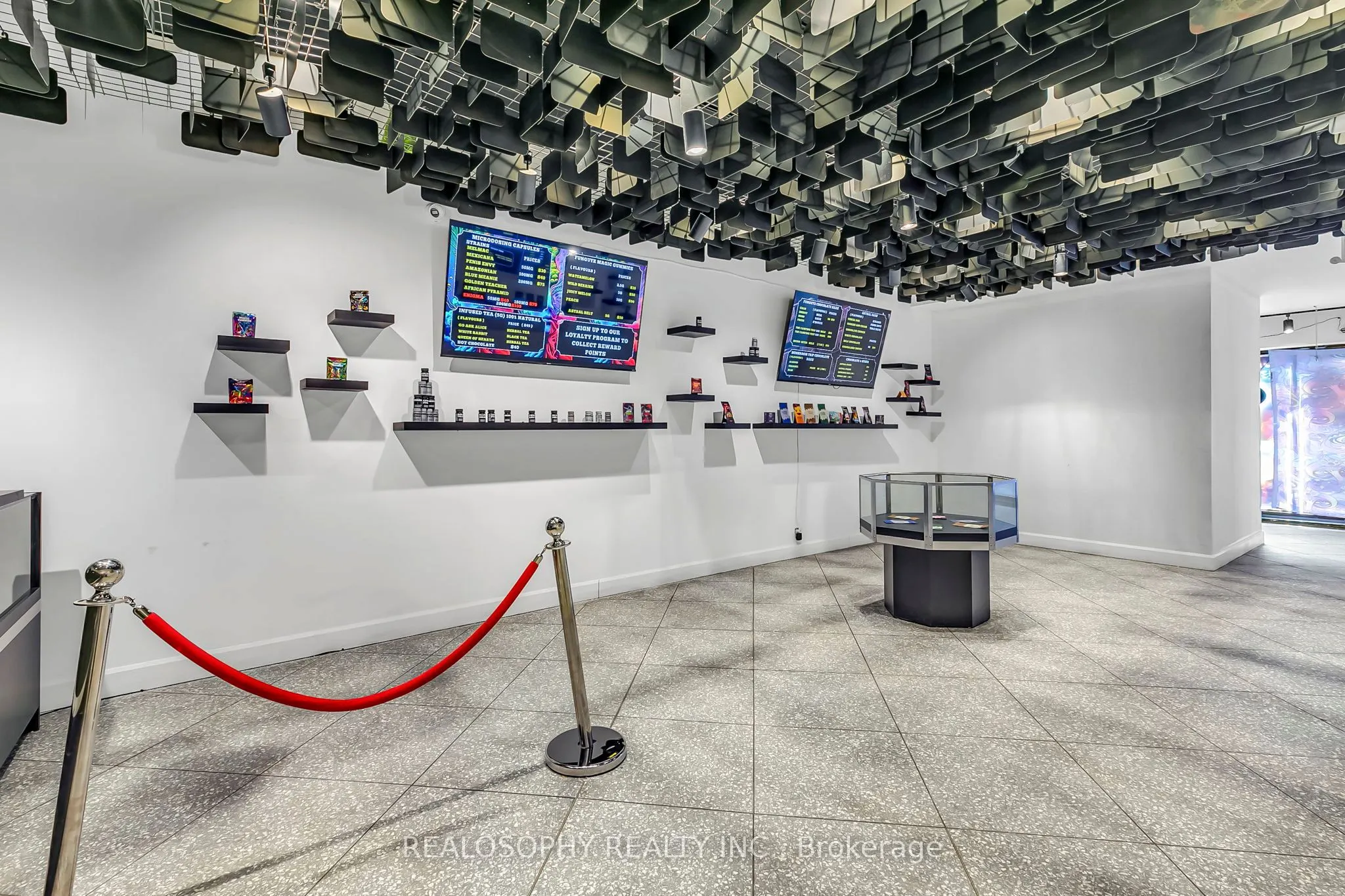 518 Queen Street W