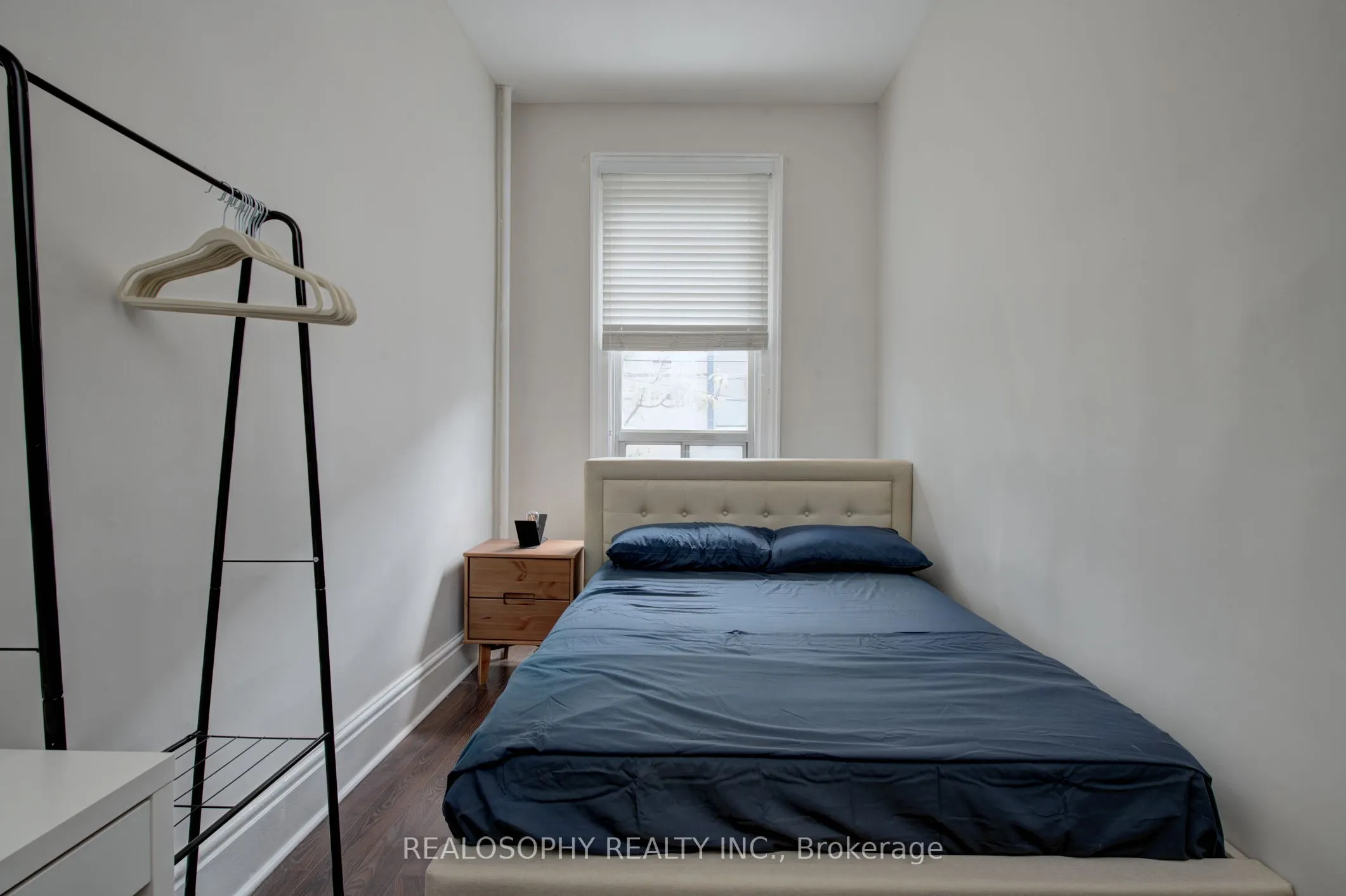 518 Queen Street W