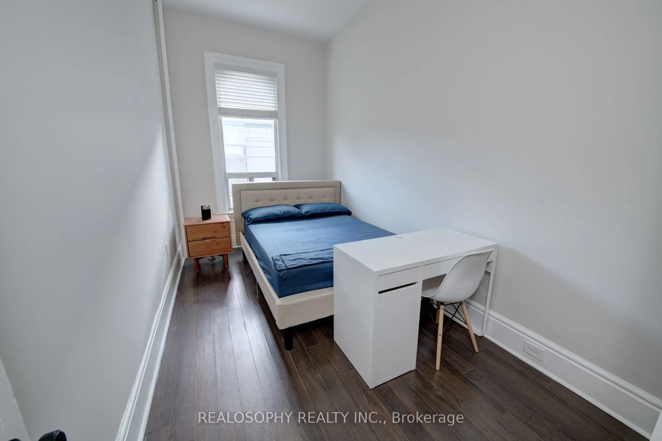 518 Queen Street W