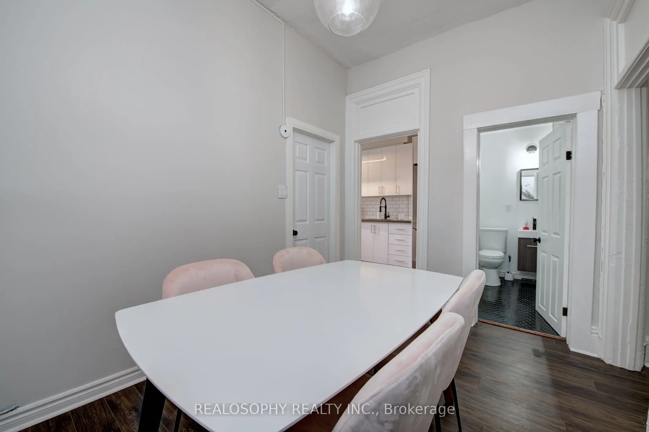 518 Queen Street W
