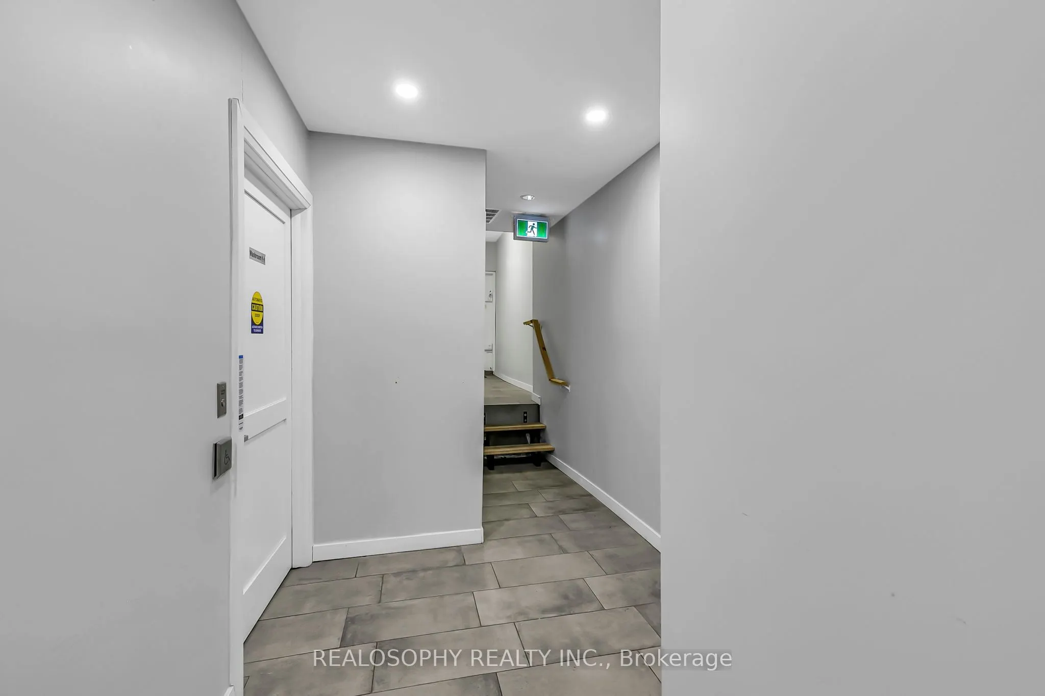 518 Queen Street W