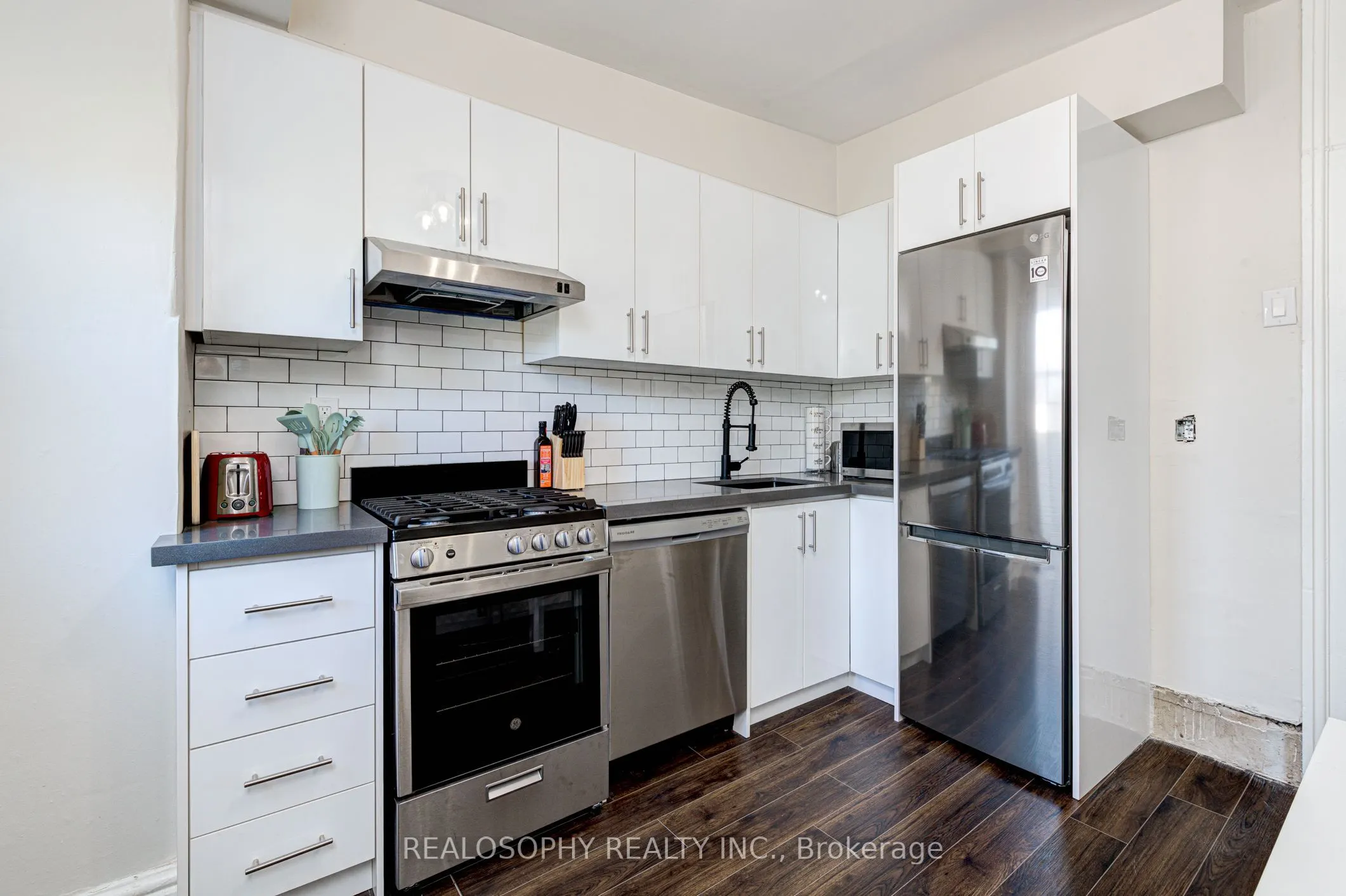 518 Queen Street W