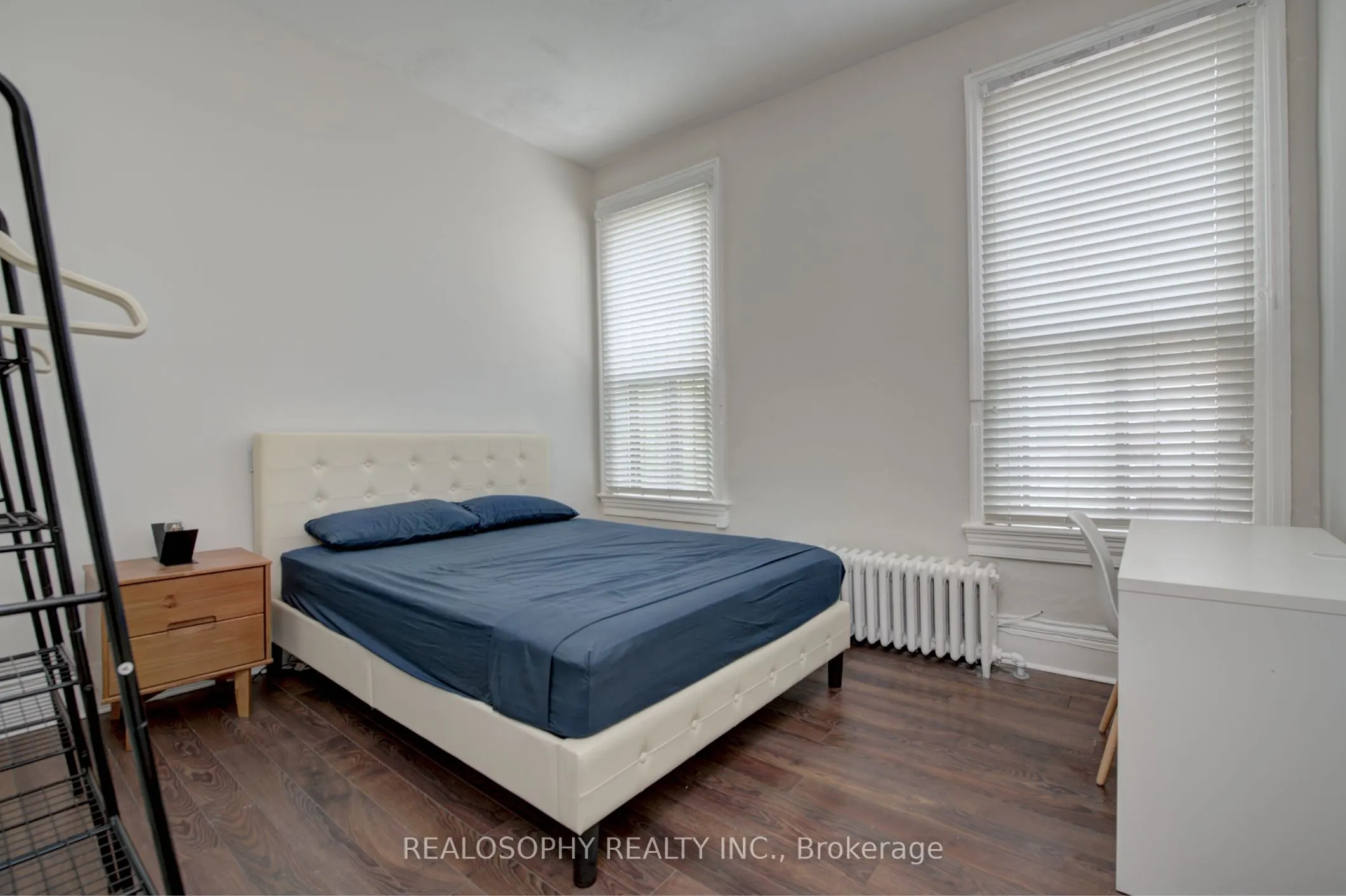518 Queen Street W