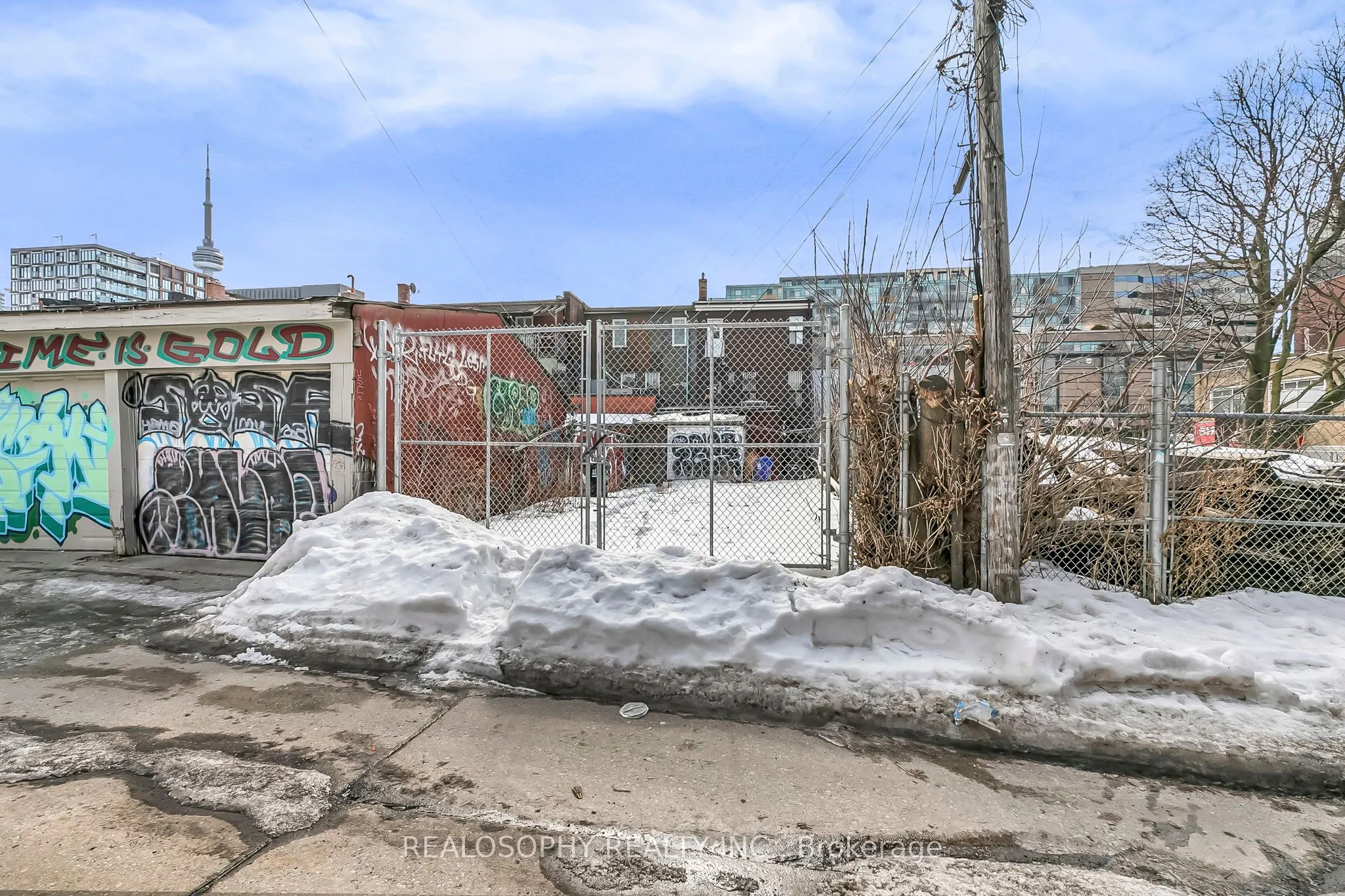 518 Queen Street W
