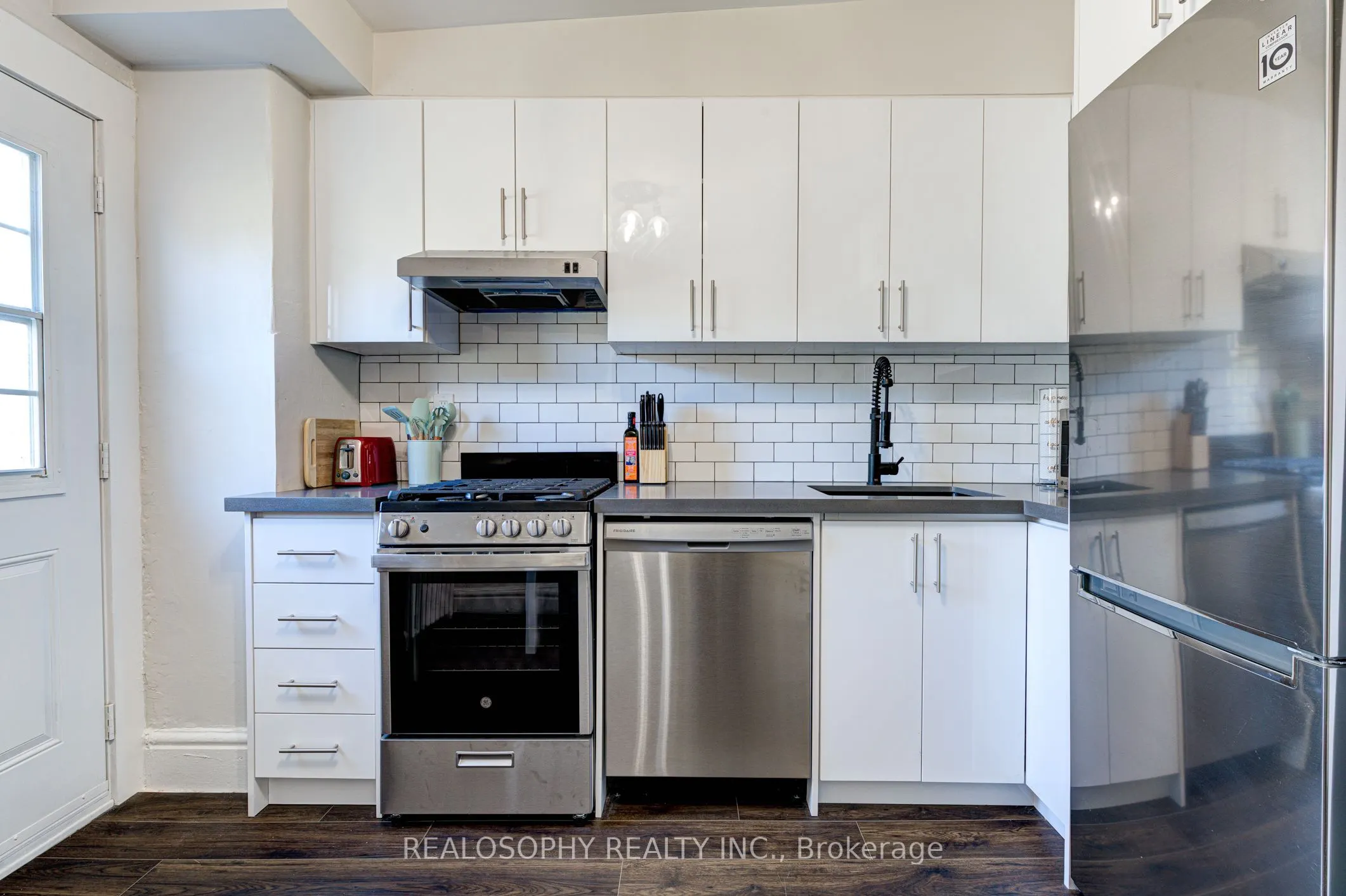 518 Queen Street W