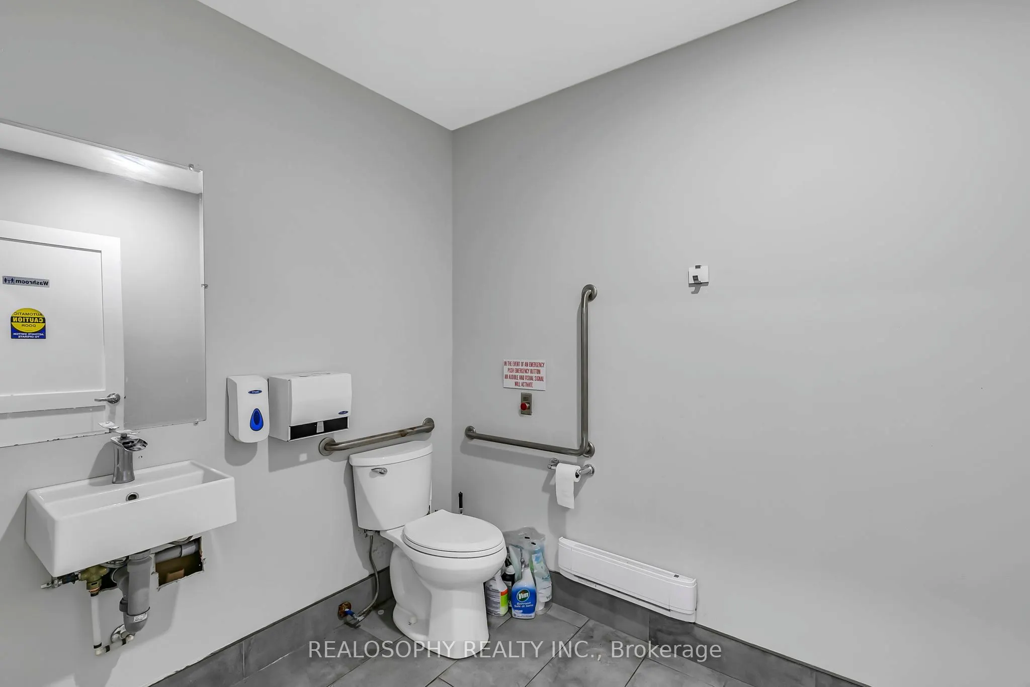 518 Queen Street W