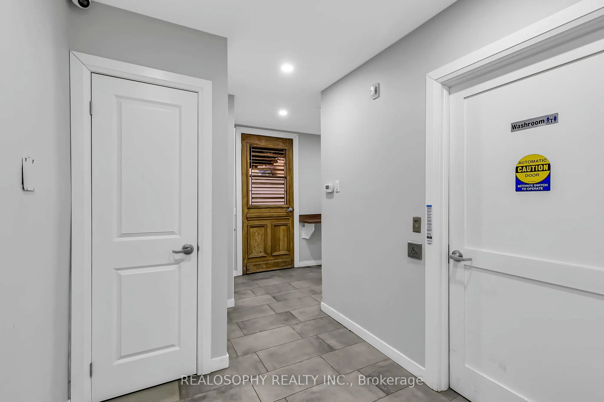 518 Queen Street W