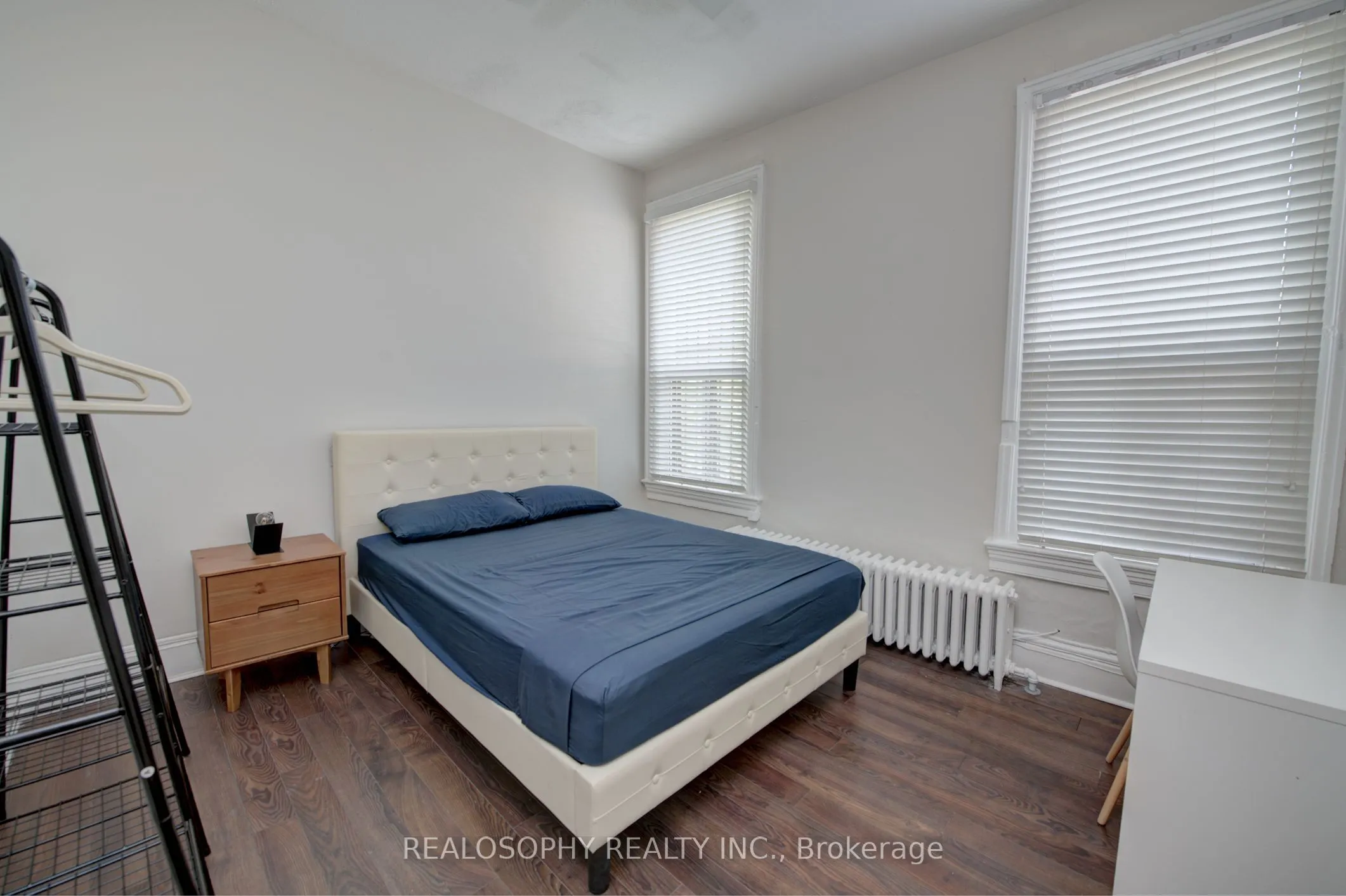 518 Queen Street W
