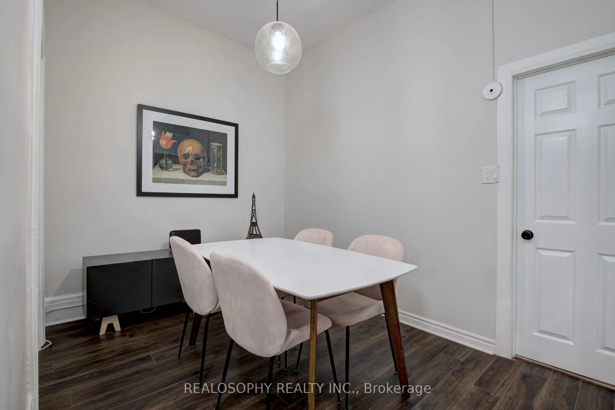 518 Queen Street W