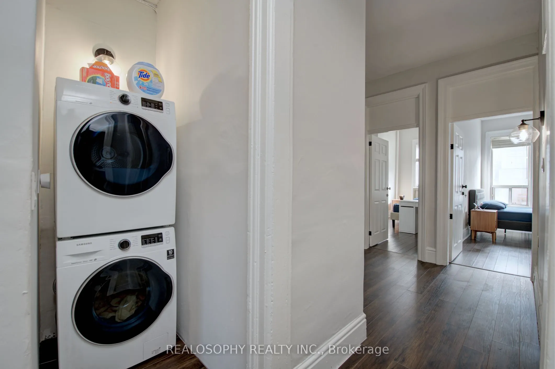 518 Queen Street W